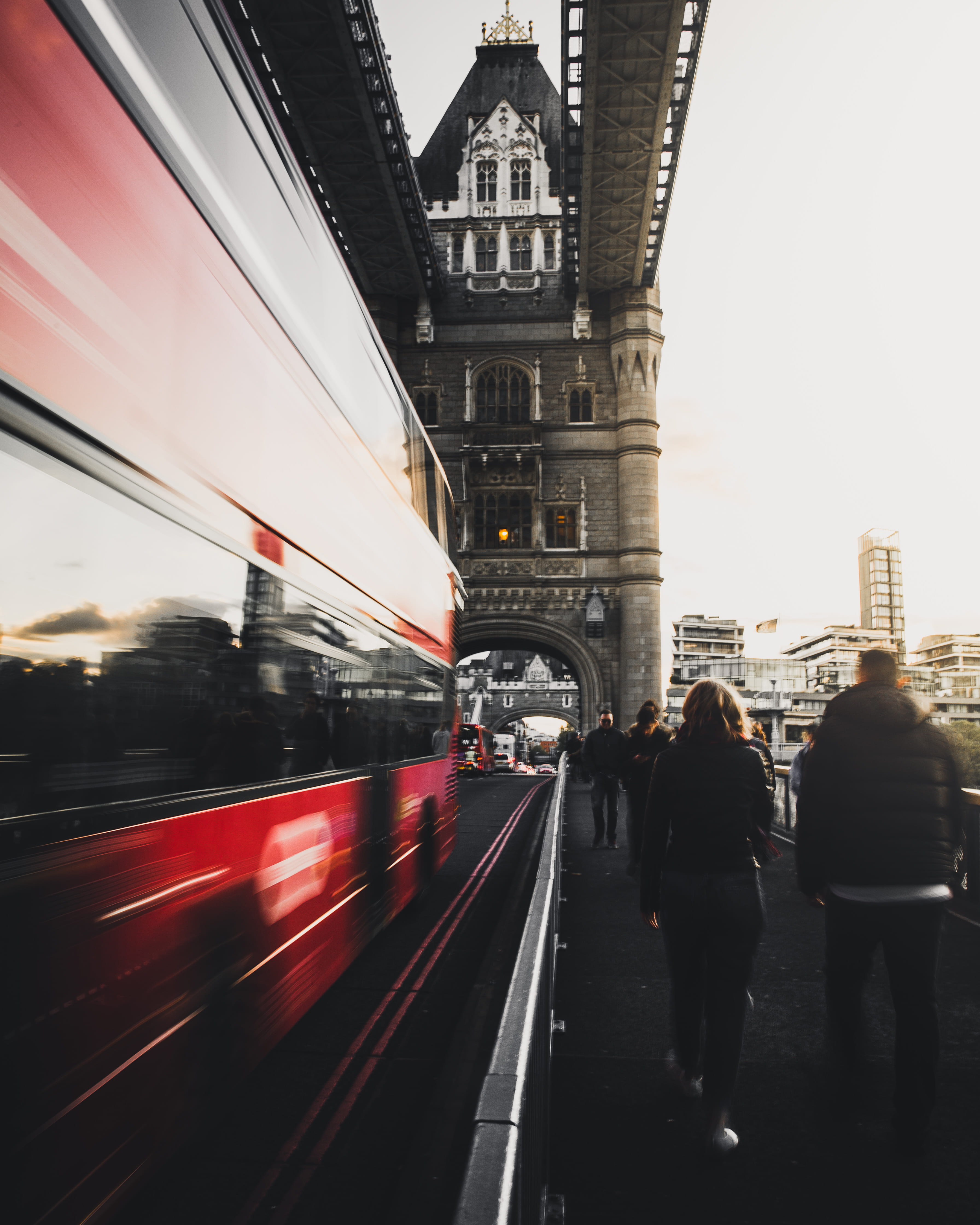architecture, 4K, travel, bridge, women, rail transportation, long exposure, bus, mode of transportation, on the move, public transportation, london, blurred motion, Phone HD Wallpaper