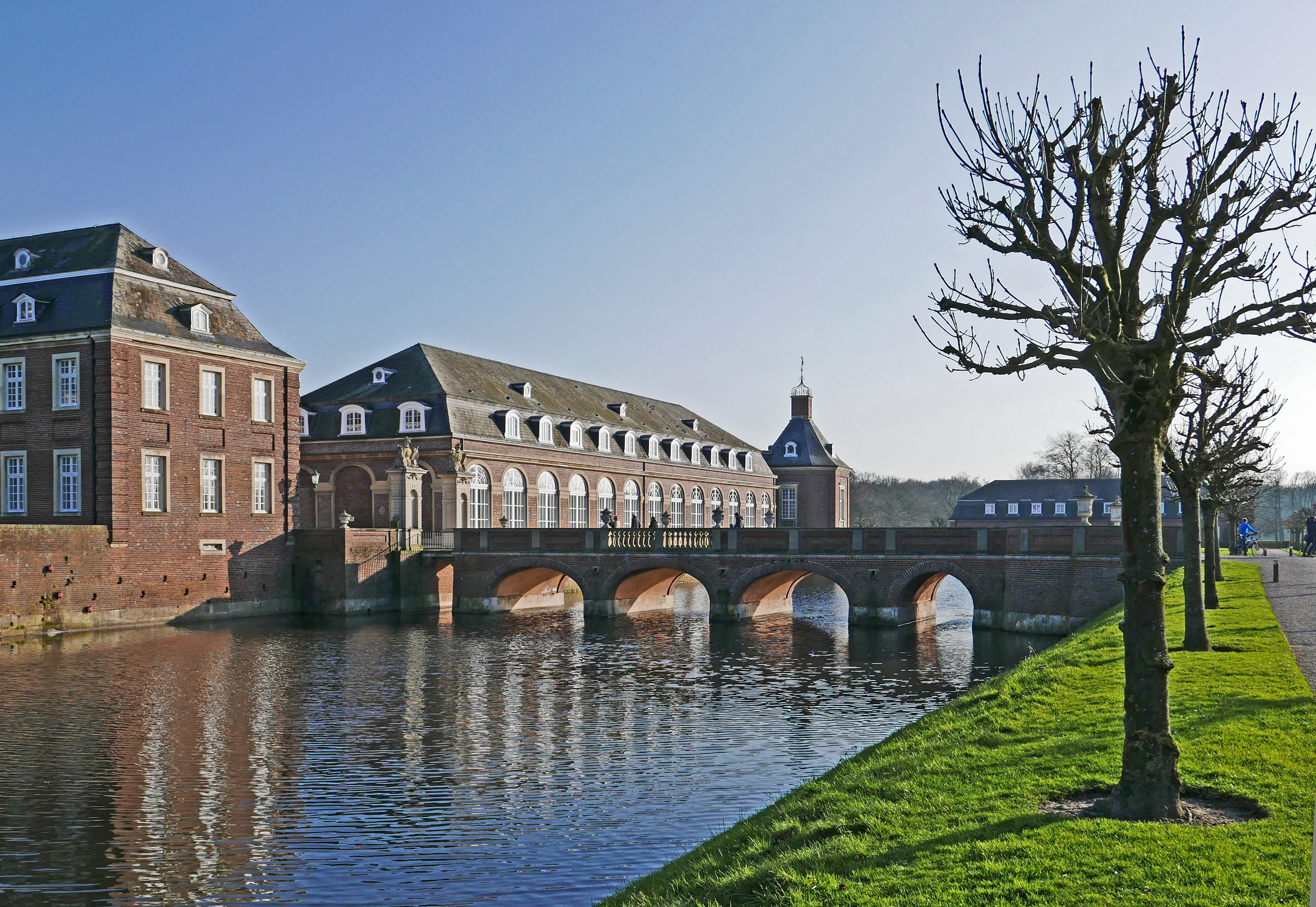 winter day on the water castle, architecture, arch, castle park, bridge, winter sun, tree, history, plant, bridge - man made structure, oblique light, river, HD Wallpaper
