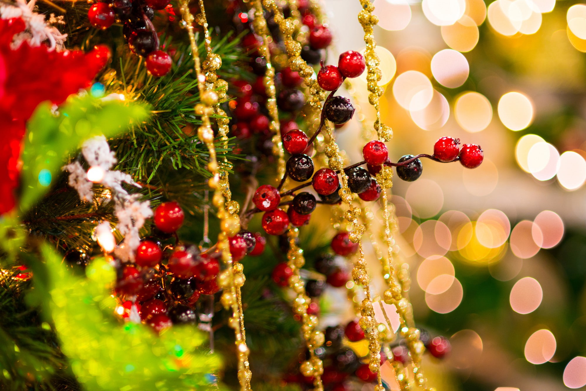 New Year, ornaments, tinsel, tree, s, beads, winter, Holiday, gold, toys, Christmas, branch, spruce, 1080P, holly, HD Wallpaper