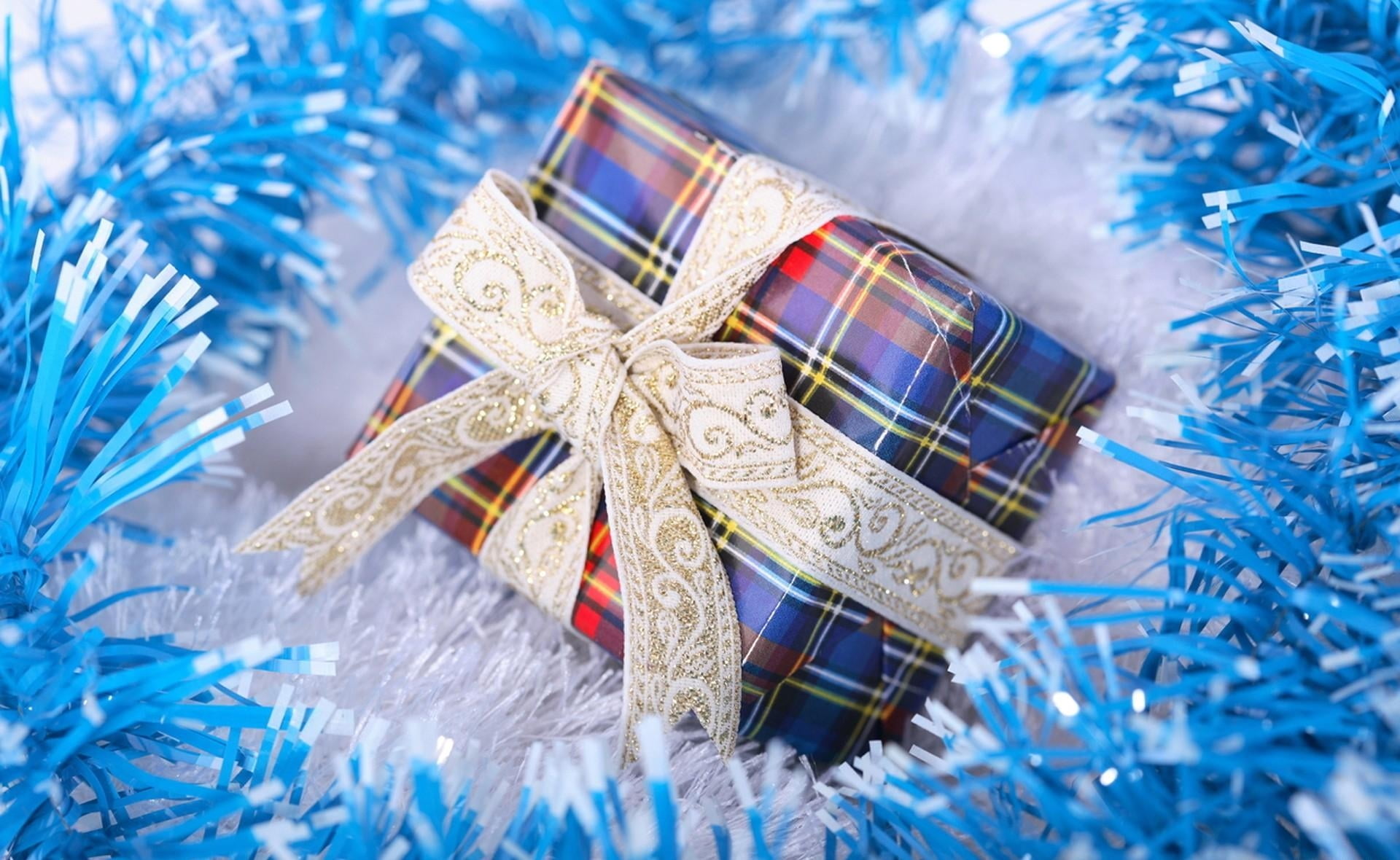 package, christmas Decoration, no People, nature, ribbon, tied bow, holiday, sphere, snow, decoration, religion, red, year, gold Colored, ornate, ribbon - sewing item, HD Wallpaper
