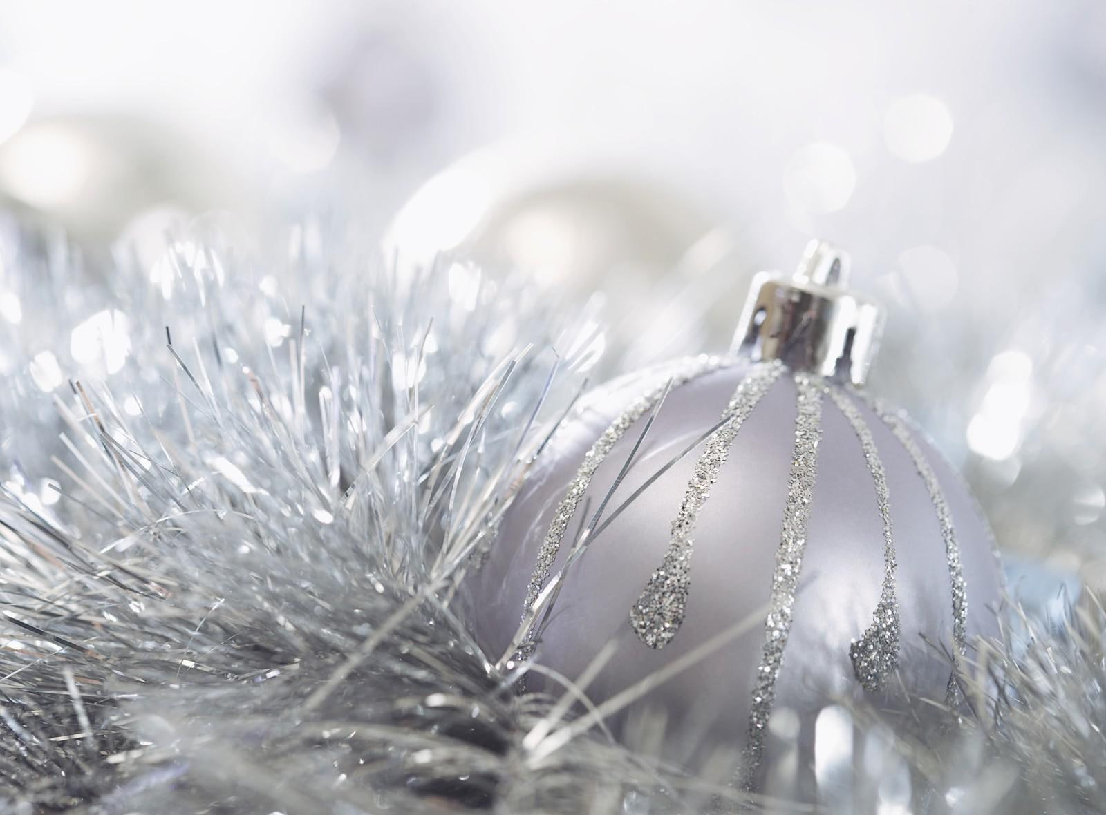 christmas decorations, 720P, christmas, silver, decorations, glitter, tinsel, ball, HD Wallpaper