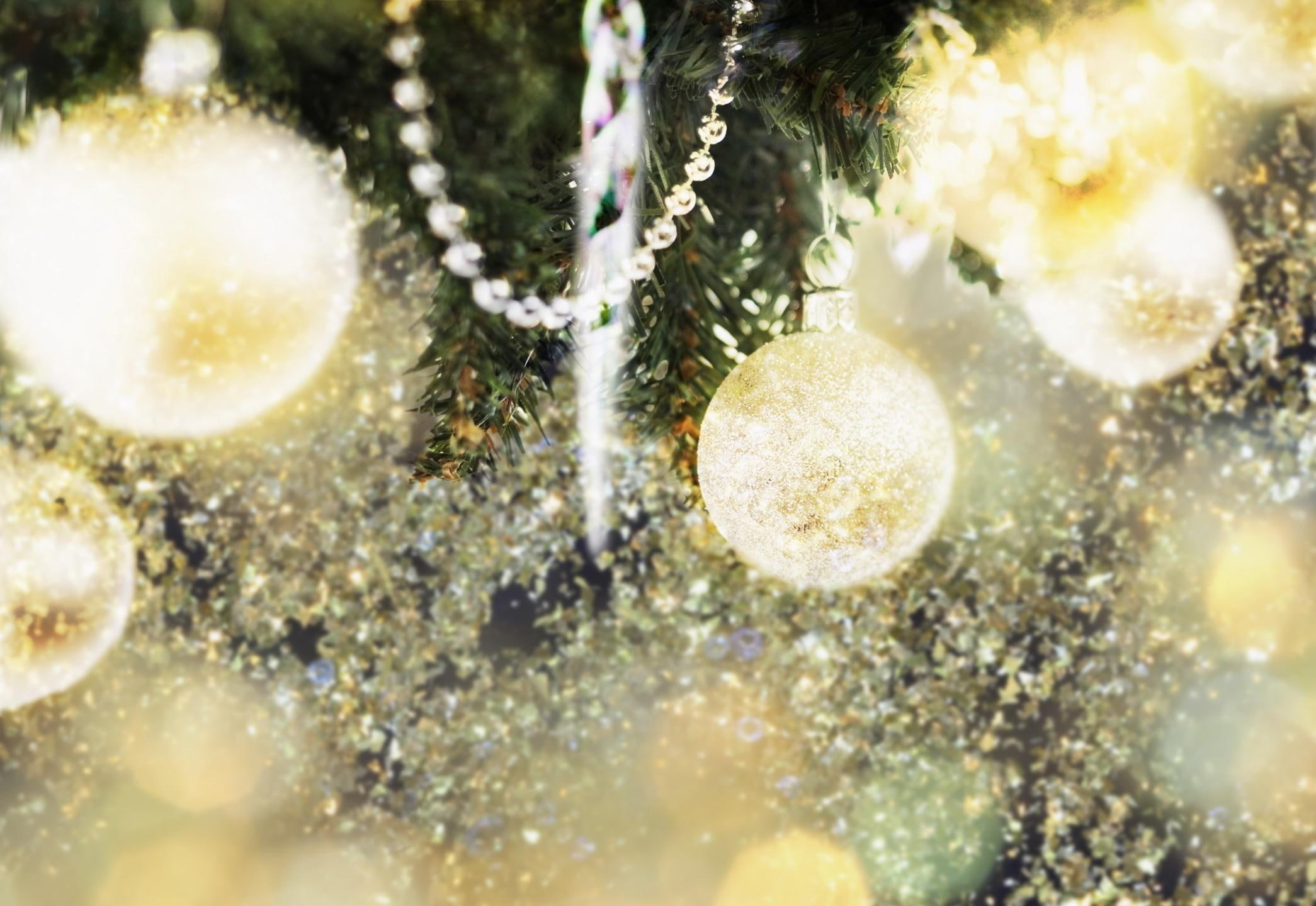 christmas toys, close-up, year, new, close, tinsel, gold, baubles, christmas, 1080P, new year, glitter, toys, HD Wallpaper