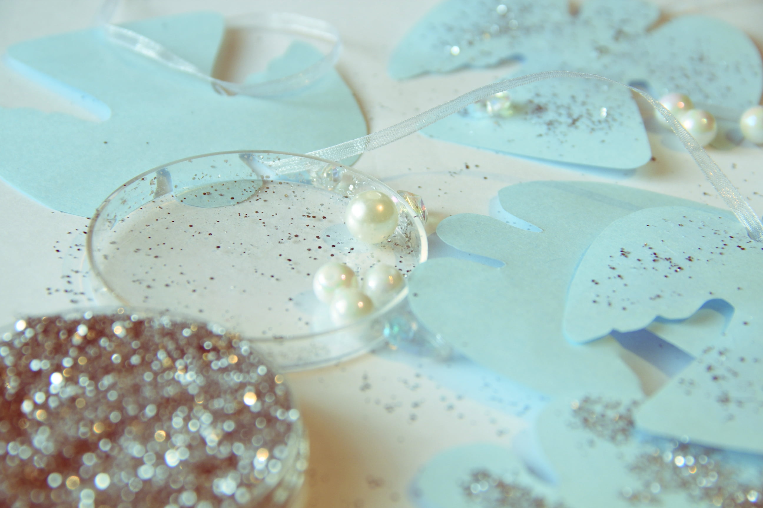 pearls, table, bead, jewelry, indoors, art and craft, full frame, selective focus, liquid, white, abstract, celebration, water, food and drink, angels, HD Wallpaper