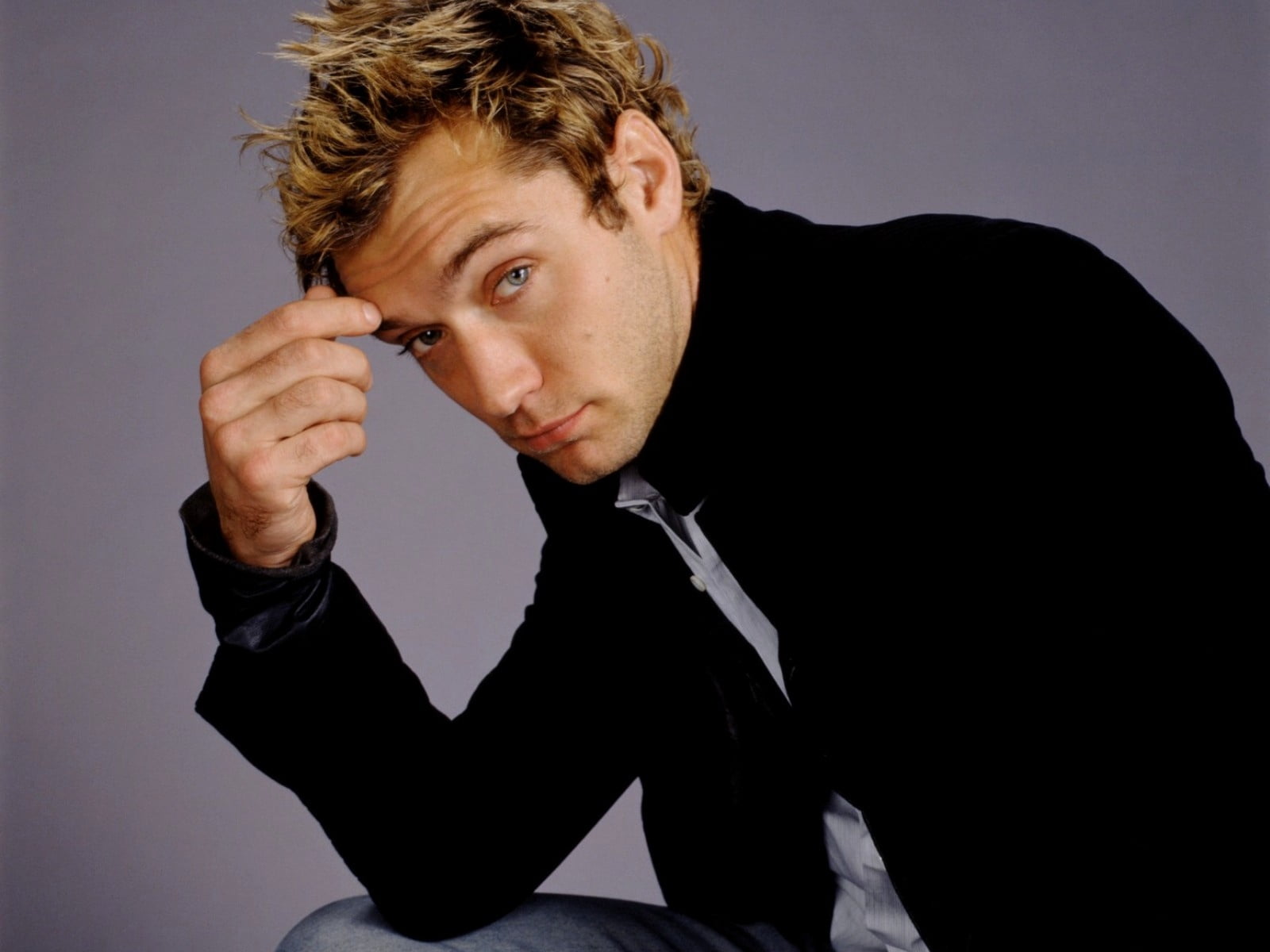 males, well-dressed, emotional Stress, business, thinking, holding, front view, one Person, indoors, looking At Camera, gray, facial Expression, caucasian Ethnicity, HD Wallpaper