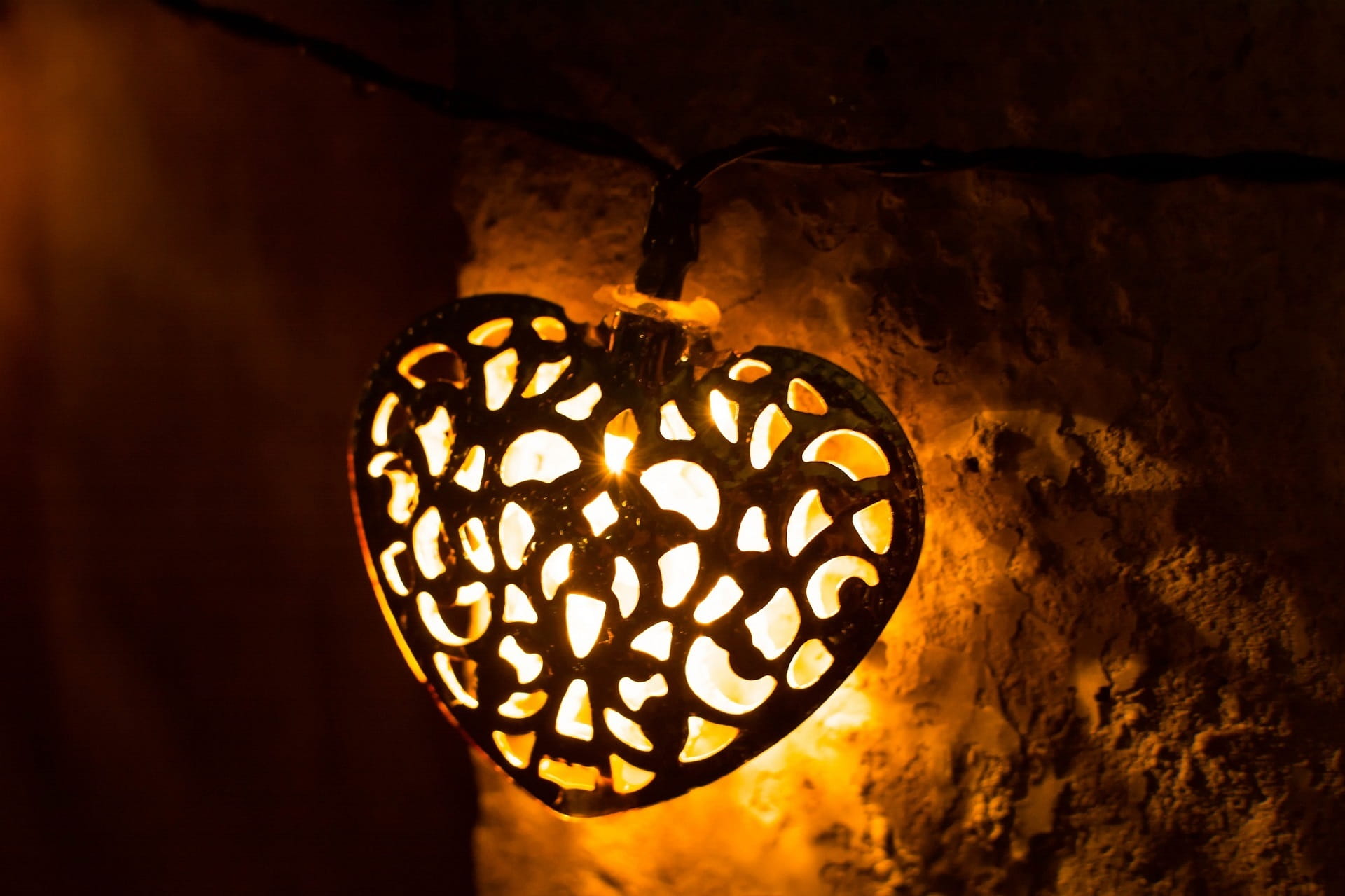 emotion, metaphor, lighting equipment, positive emotion, bright, single object, food and drink, food, dark, shape, pattern, 1080P, wealth, no people, wall - building feature, HD Wallpaper