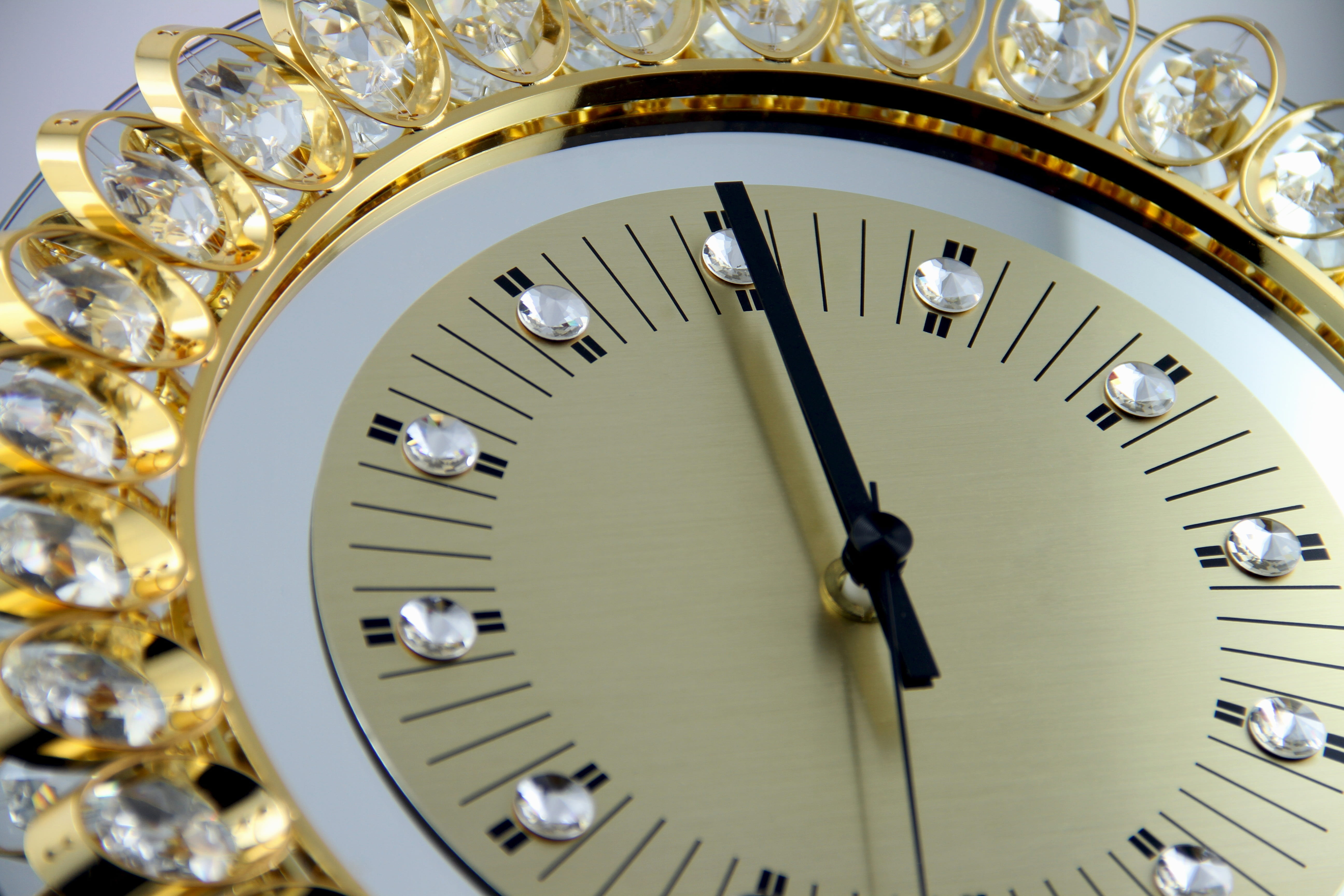 antique, timepiece, hours, clock face, luxury, clock hand, 2018, gold watch, close-up, twelve oclock, sparkling stones, number, wealth, glass, sparkle, HD Wallpaper