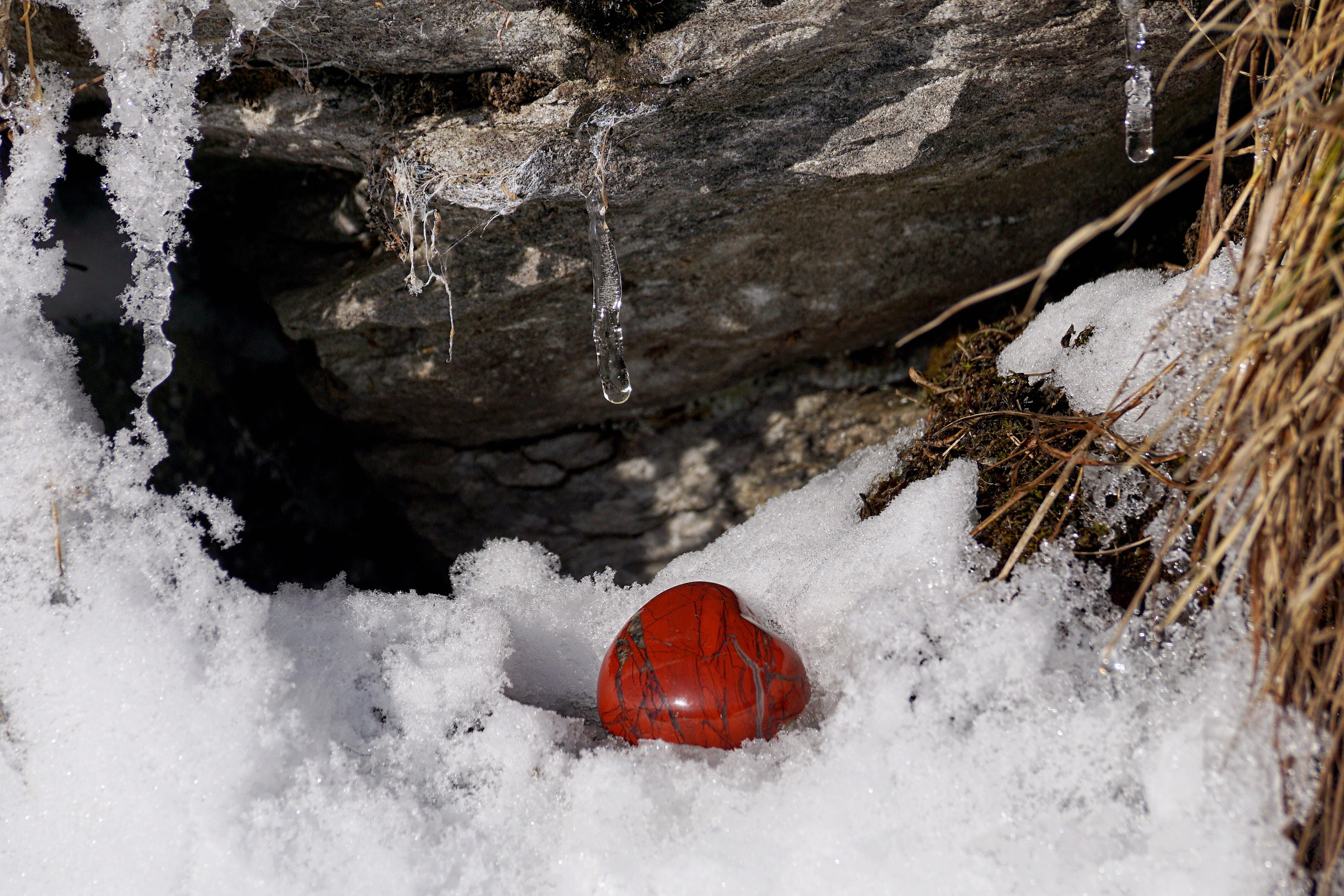 snow, selective focus, surrounded, covering, scenics - nature, warm, beauty in nature, white color, heart shaped, stone heart, symbolic, rock, declaration of love, HD Wallpaper