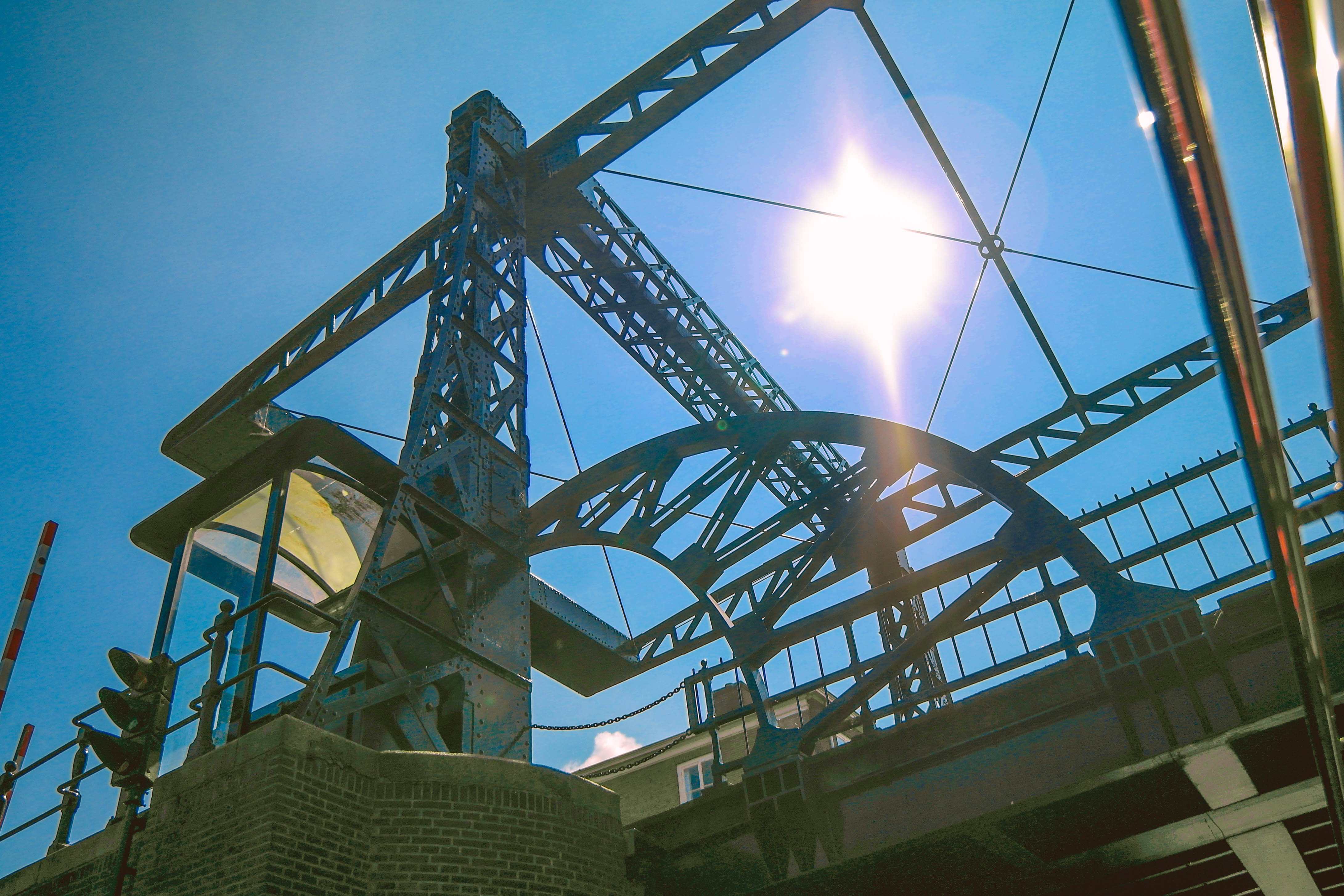 sunny, clear sky, building, sky, metal industry, blue sky, day, metal, 4K, blinding, low angle view, structure, machinery, sunbeam, building exterior, HD Wallpaper