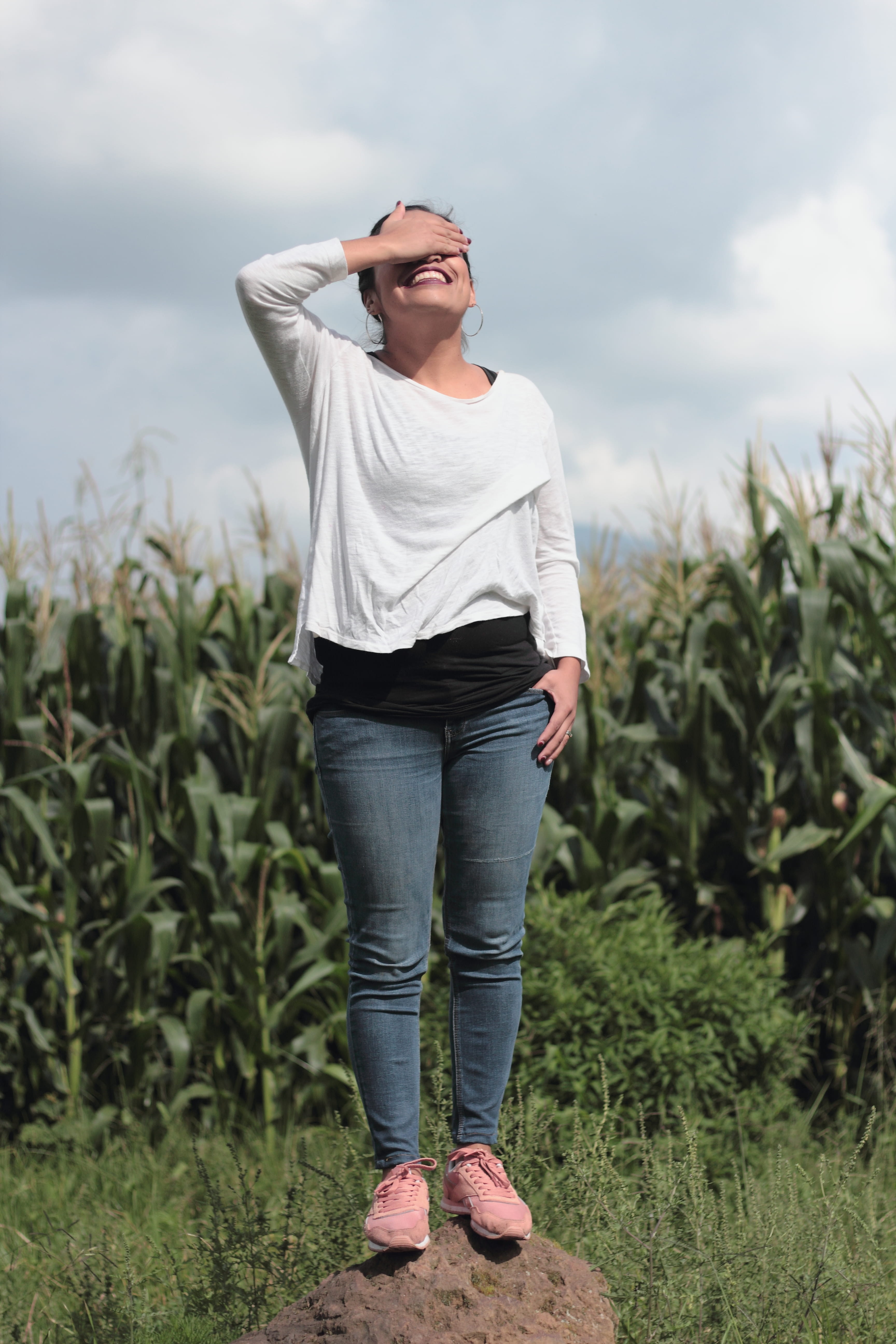 eyes, green, girl, full length, nature, lifestyles, 5K, women, land, casual clothing, jeans, blind, one person, morelia, day, field, standing, sun, real people, Phone HD Wallpaper