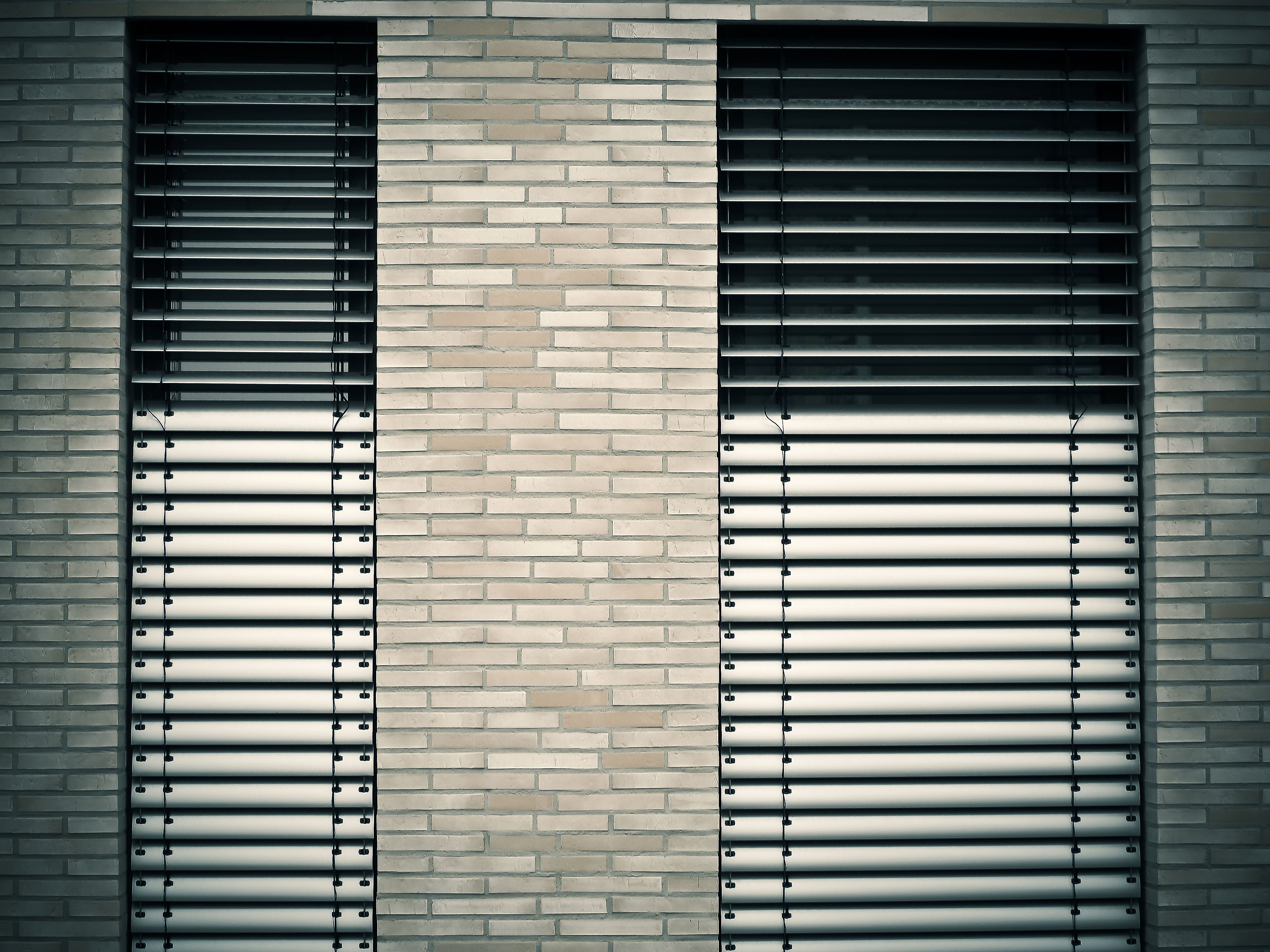 shutter, metal, urban, wall, venetian blinds, düsseldorf, brick, gray, building exterior, repetition, modern, closed, 4K, sunlight, built structure, outdoors, HD Wallpaper