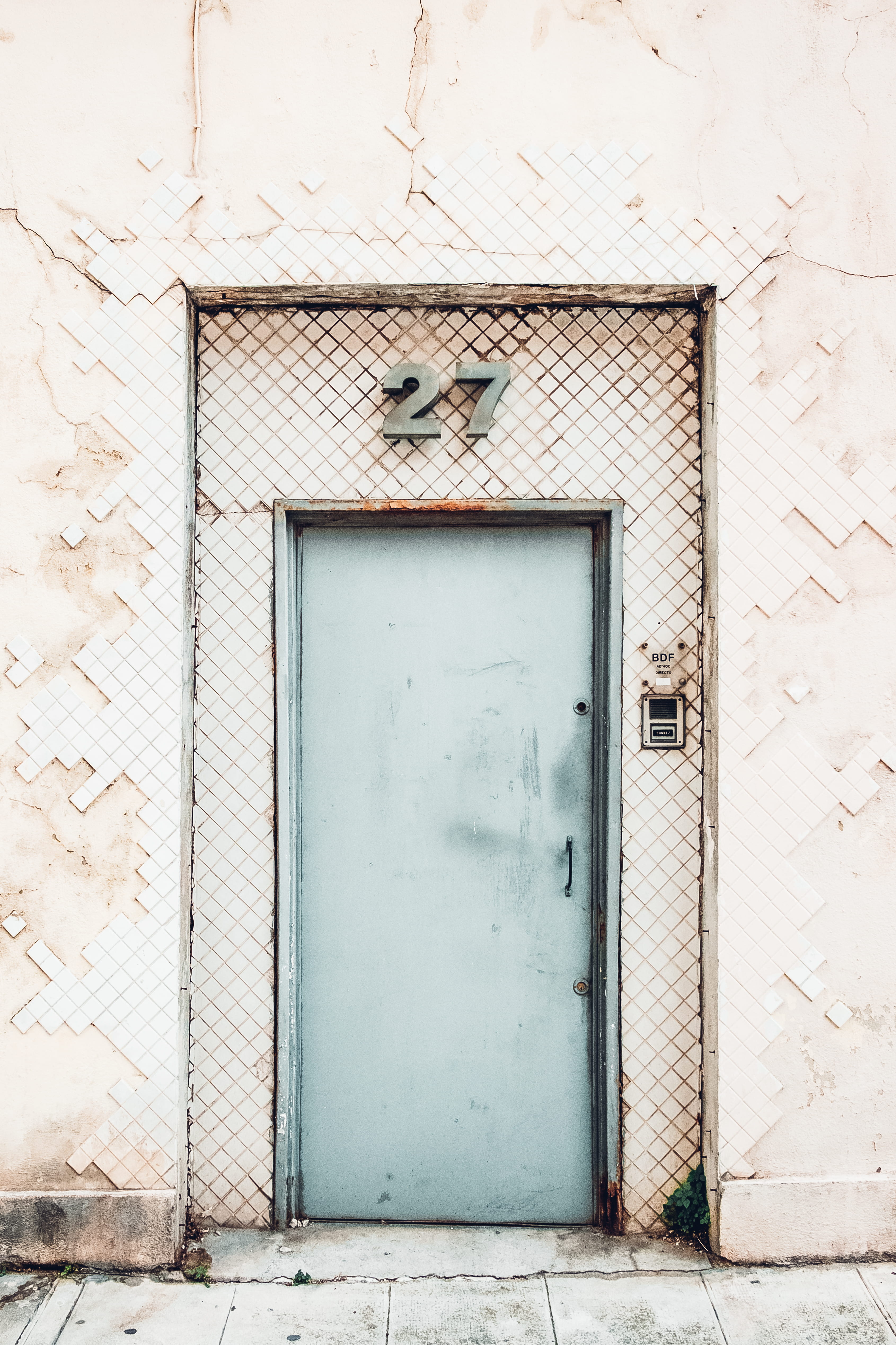 white color, street, symétrique, ceramic, symmetrical, geometric, pavement, urban, square, sign, number, entrance, 27, outdoors, architecture, no people, Phone HD Wallpaper