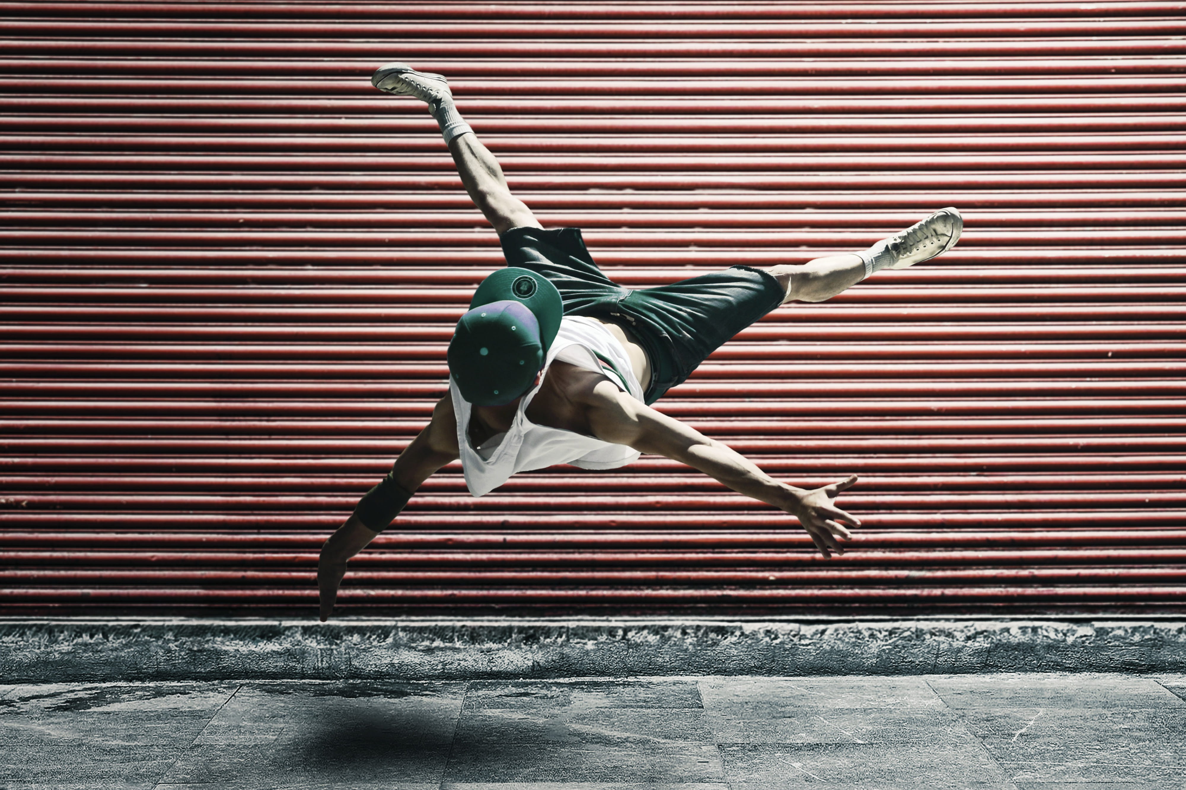 full length, performance, real people, day, man, pattern, balance, break, male, people, motion, iron, 4K, one person, dancer, corrugated iron, lifestyles, HD Wallpaper