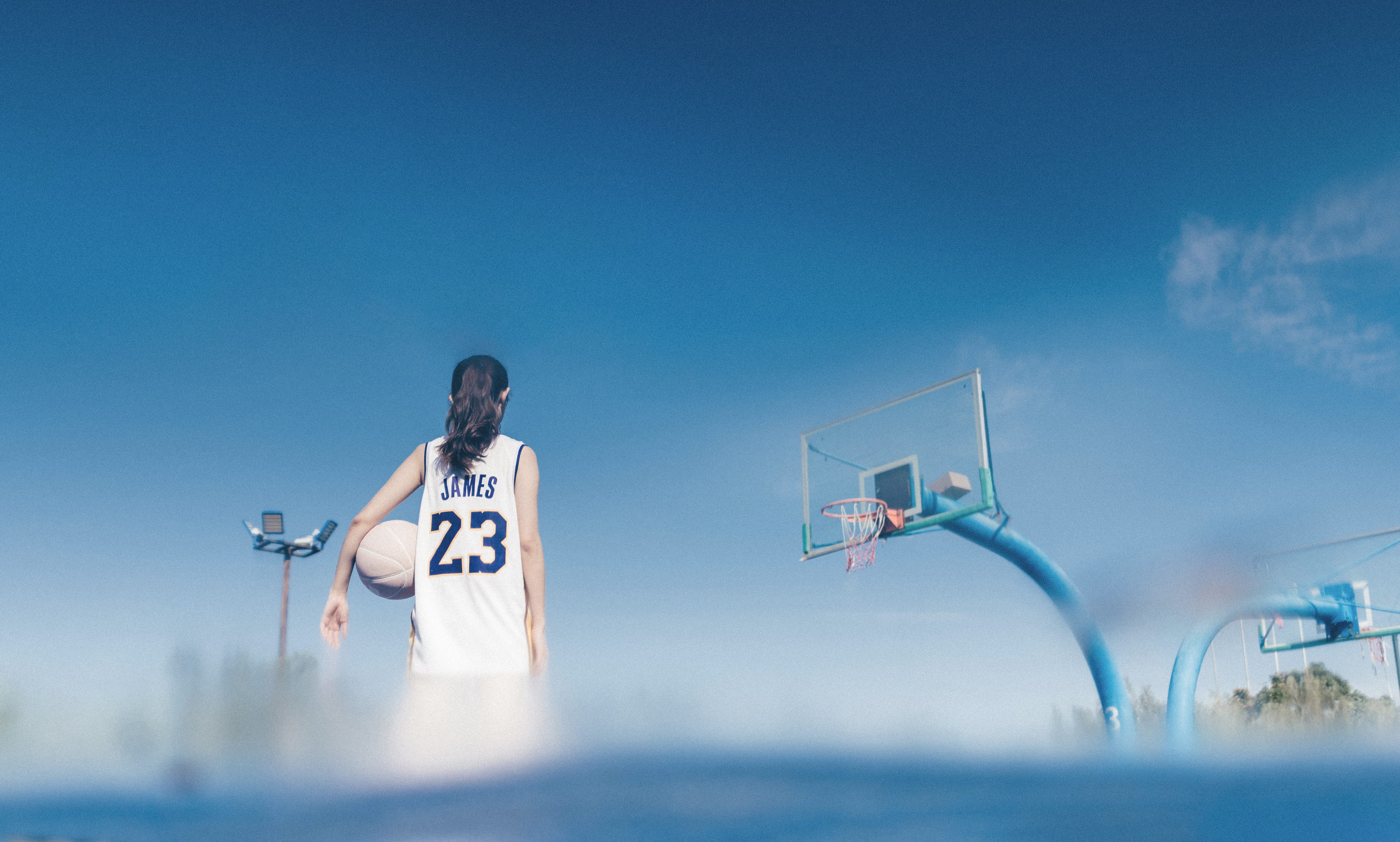 nature, determination, traffic light, adult, airplane, female, low angle view, 4K, young men, young adult, light, athlete, hoop, clear sky, one person, HD Wallpaper