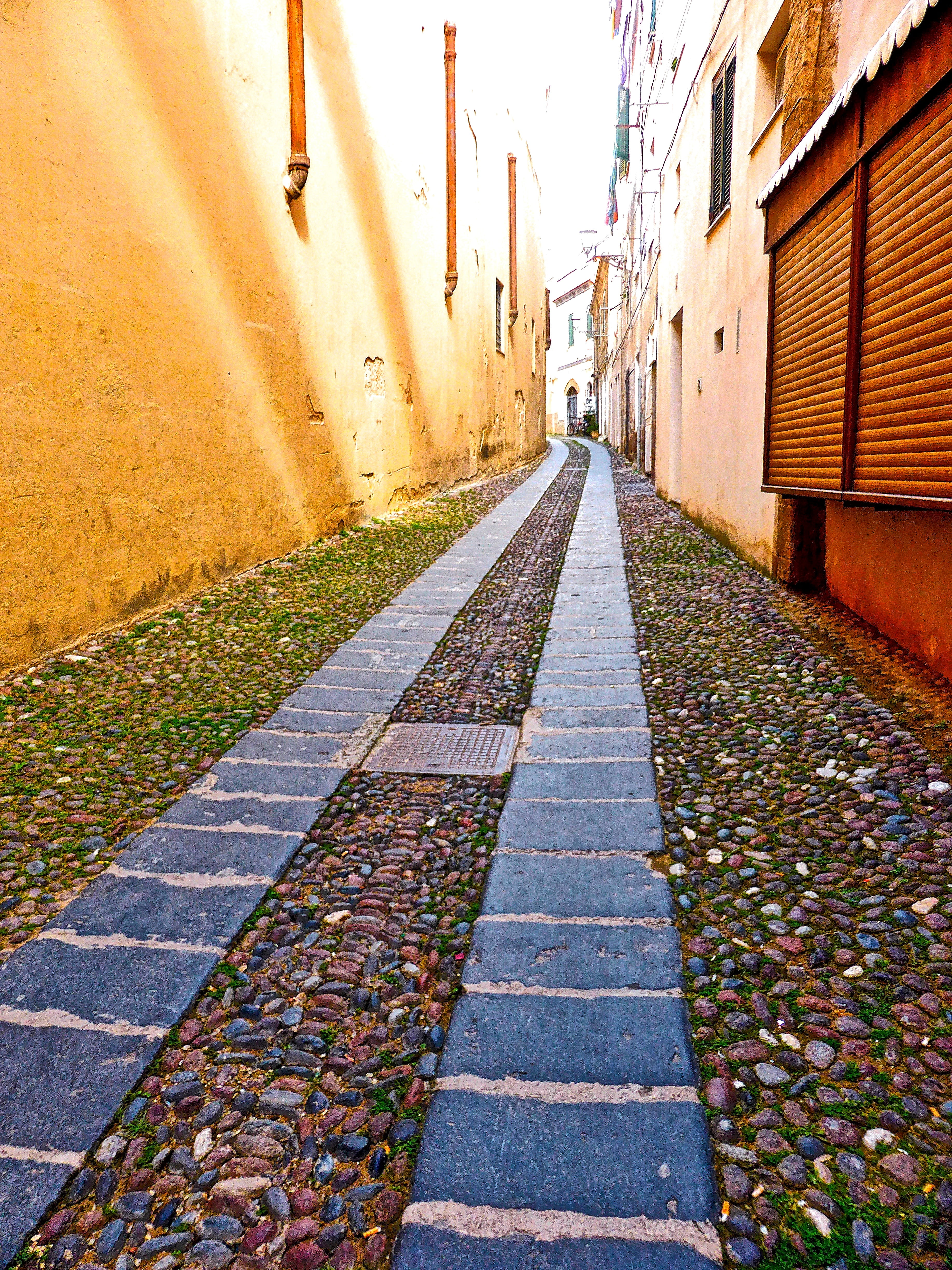 backstreet, alghero, house, diminishing perspective, street, cobblestone, outdoors, paving stone, alley, walkway, direction, building, transportation, empty, Phone HD Wallpaper