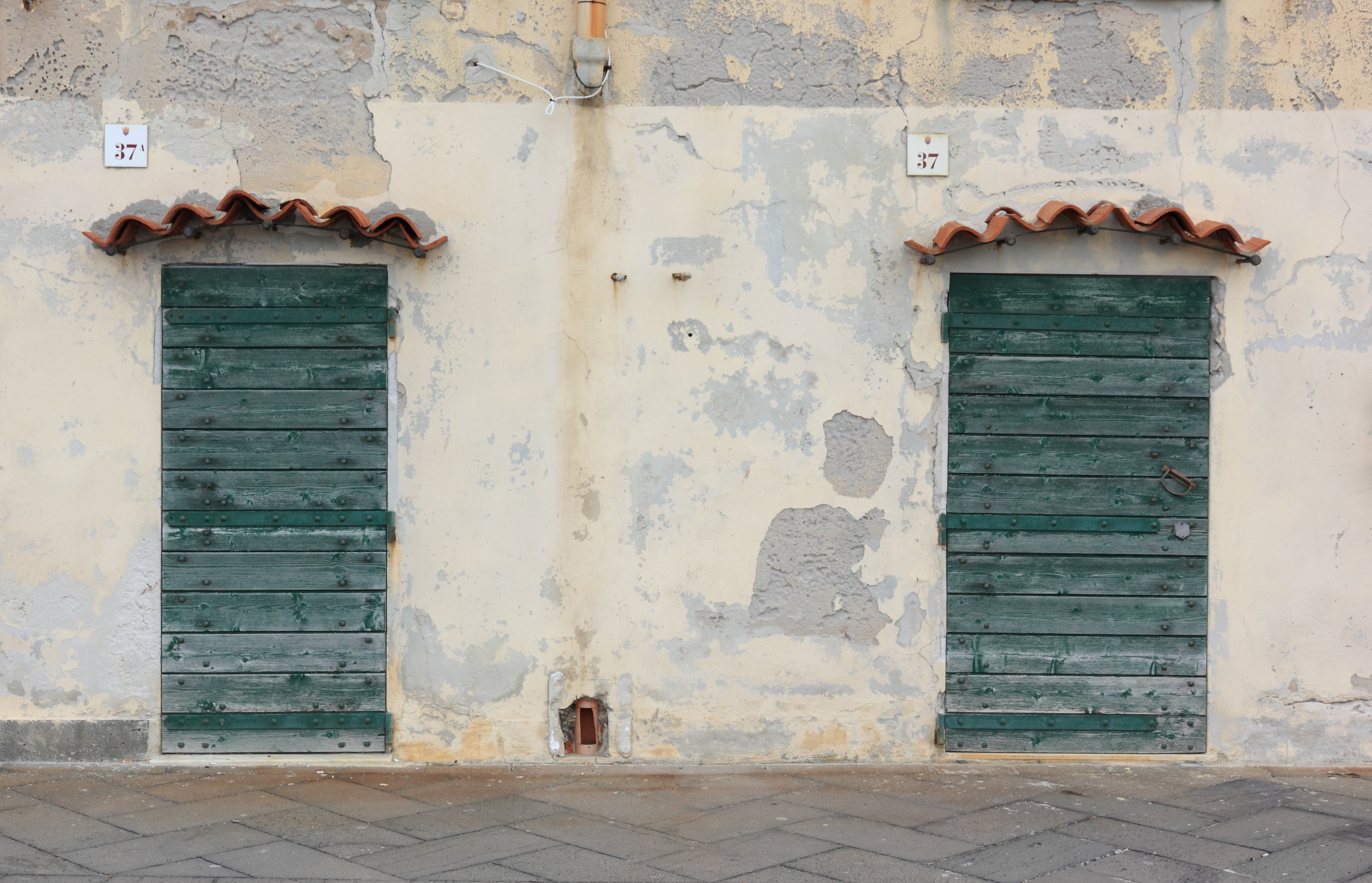 weathered, day, closed, seafront, tiles, 4K, damaged, roof, italy, security, wall - building feature, sardinia, door, entrance, ruined, no people, wood, HD Wallpaper
