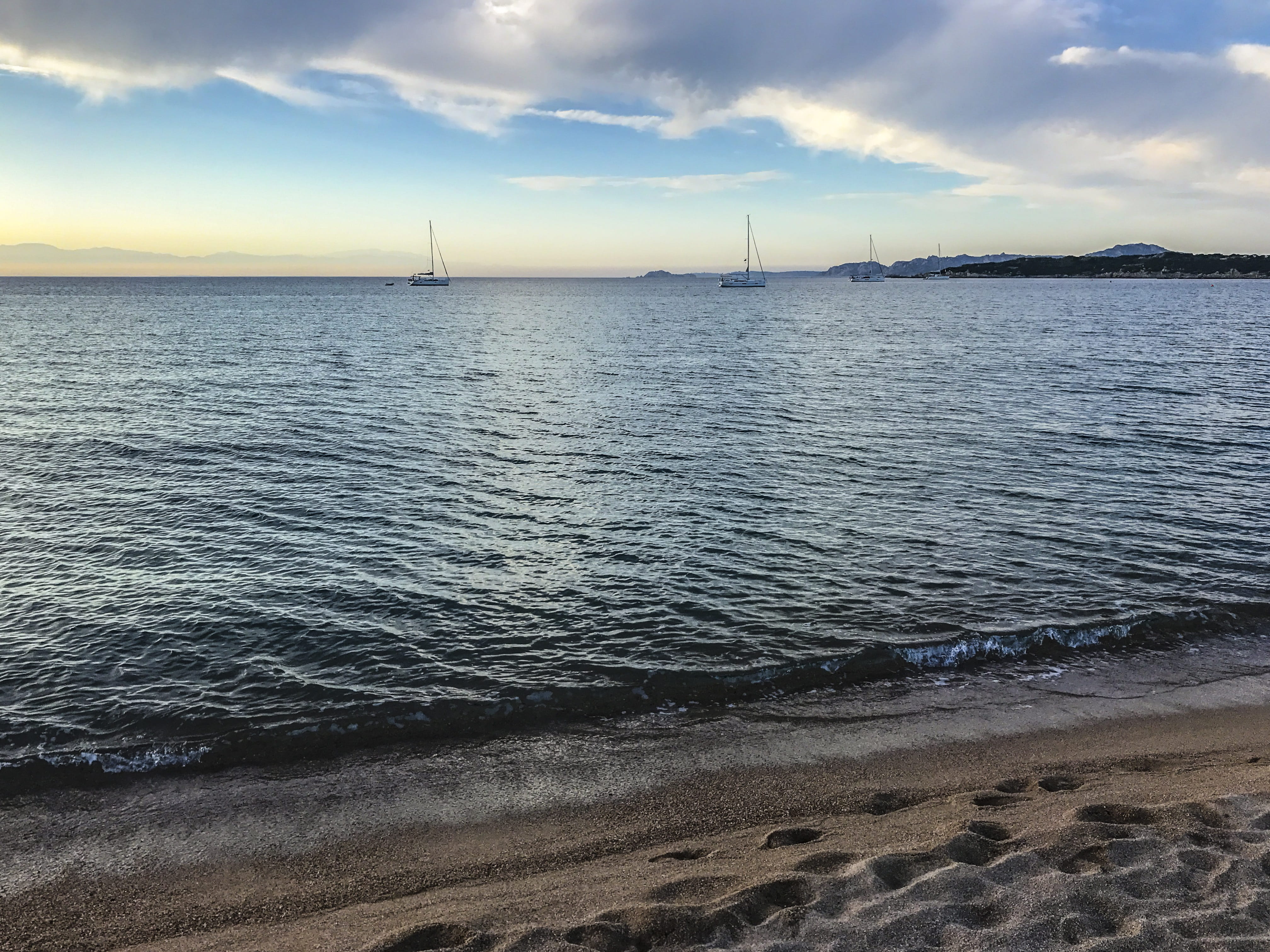 renewable energy, turbine, scenics - nature, horizon, alone, beautiful beach, sky, idyllic, Sardegna, sunbeam, beauty in nature, 4K, boot, seglen, holiday, HD Wallpaper