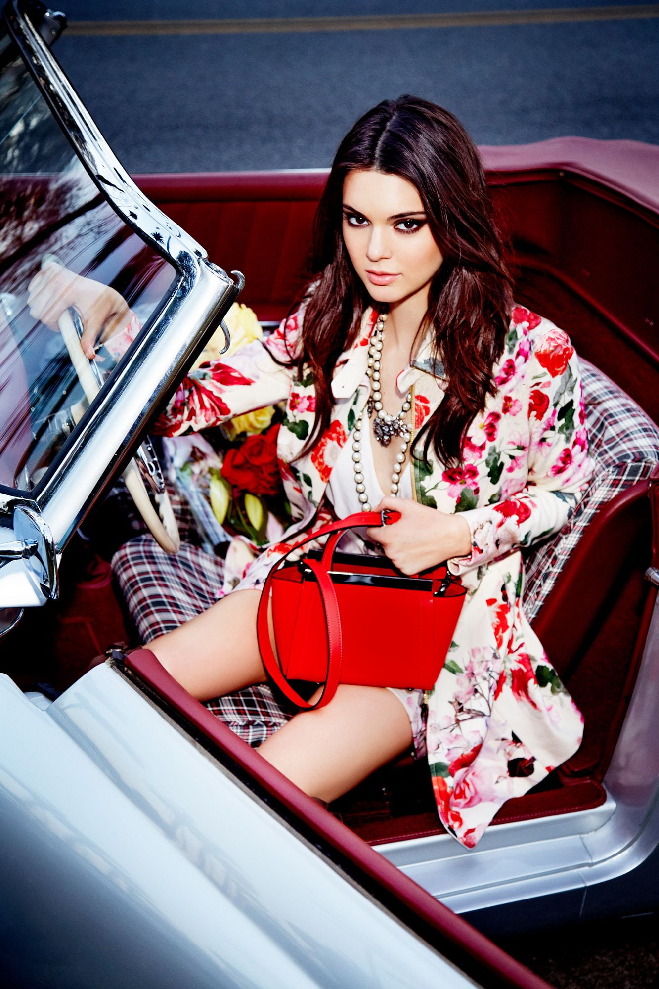 vehicle, vehicle interiors, hand bags, model, 1080P, Kendall Jenner, sitting, women, brunette, Convertible, Phone HD Wallpaper