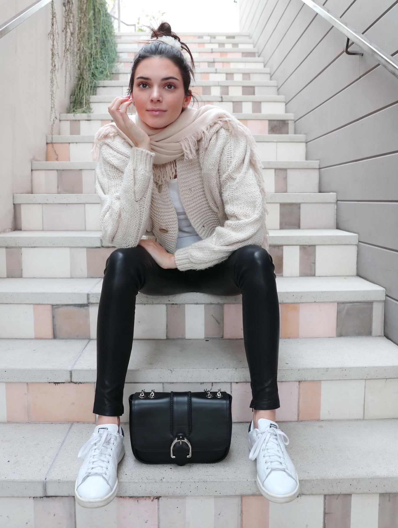 dark hair, women outdoors, brunette, scarf, sitting, model, hand bags, Kendall Jenner, 720P, leather pants, sweater, women, stairs, Phone HD Wallpaper