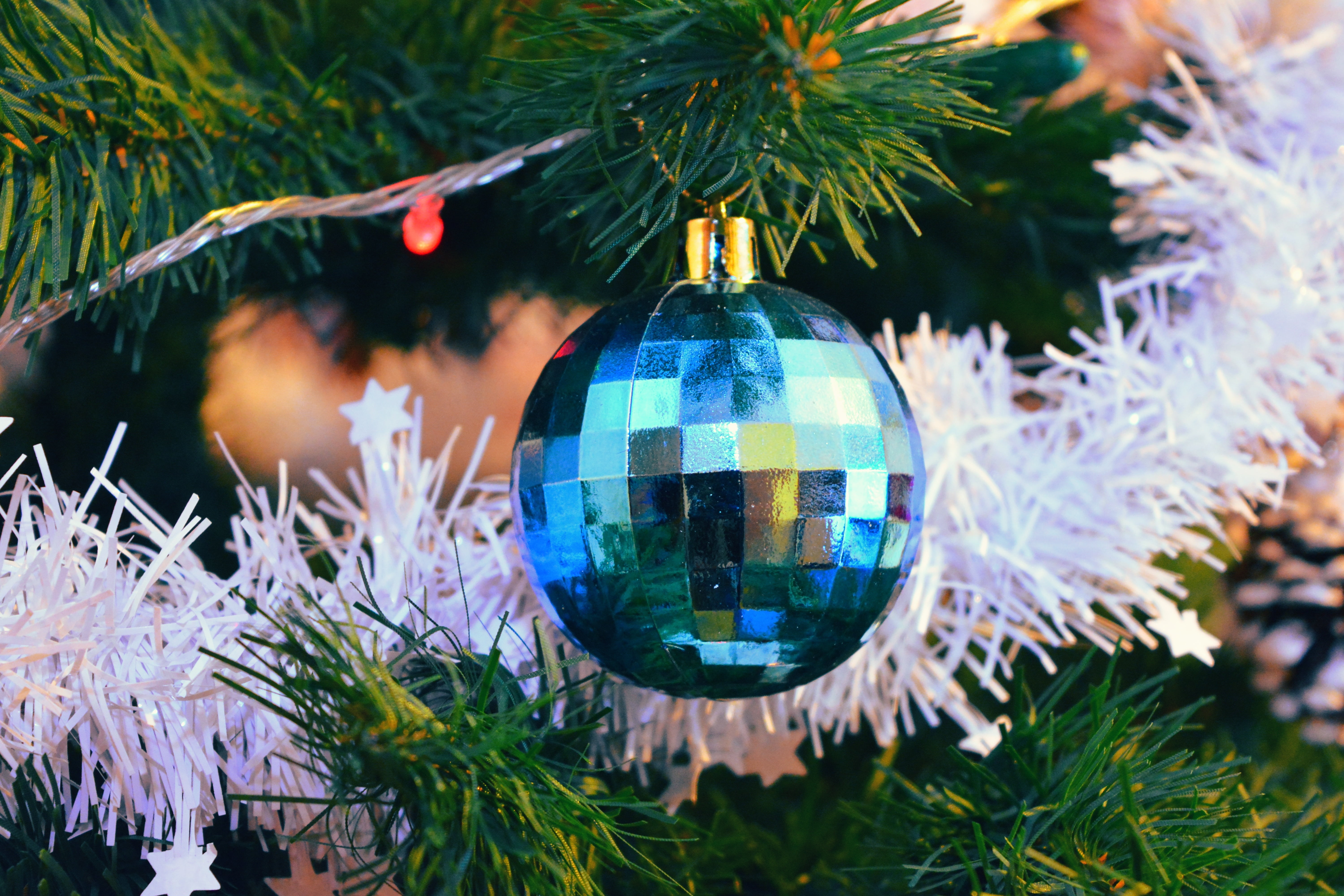 focus on foreground, silver colored, no people, tinsel, 5K, season, illuminated, sphere, branch, christmas lights, brad, celebrate, holiday - event, winter, HD Wallpaper