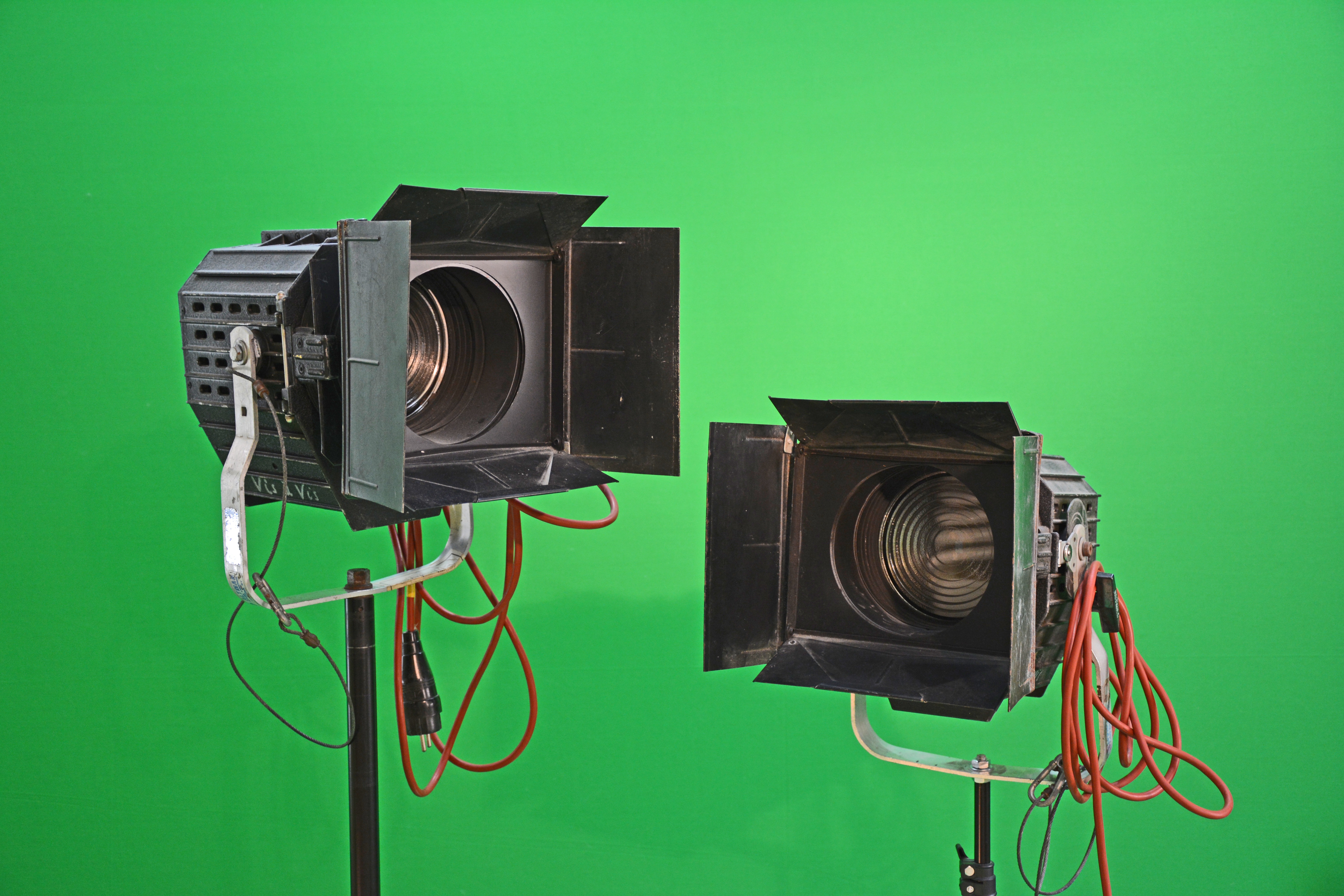arts culture and entertainment, spot, camera - Photographic Equipment, spotlight, home video camera, green background, stage lighting, communication, theaterspot, HD Wallpaper