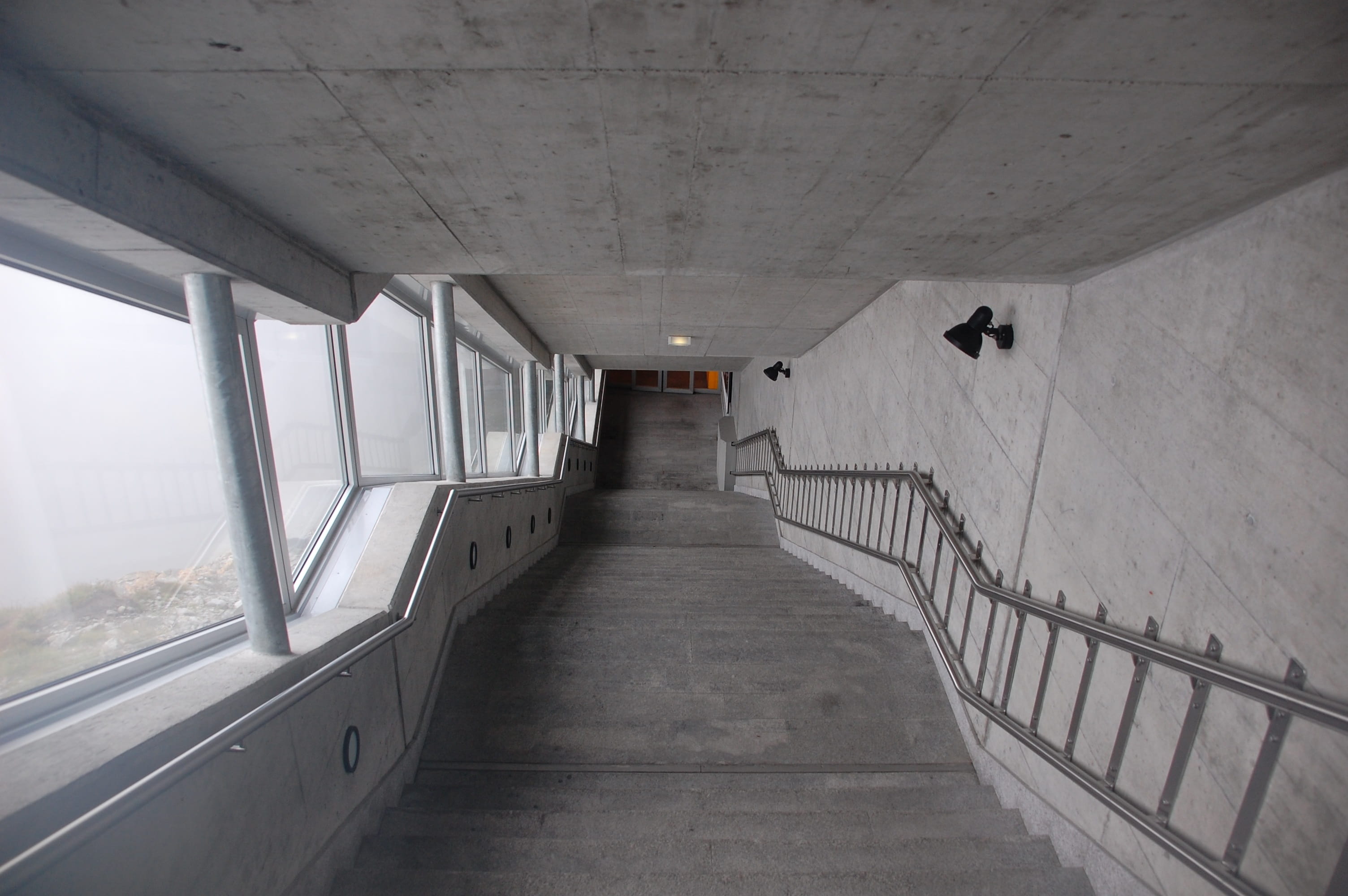diminishing perspective, wall - building feature, gradually, the way forward, absence, 2K, Tunnel, railing, architecture, light, bridge - man made structure, HD Wallpaper