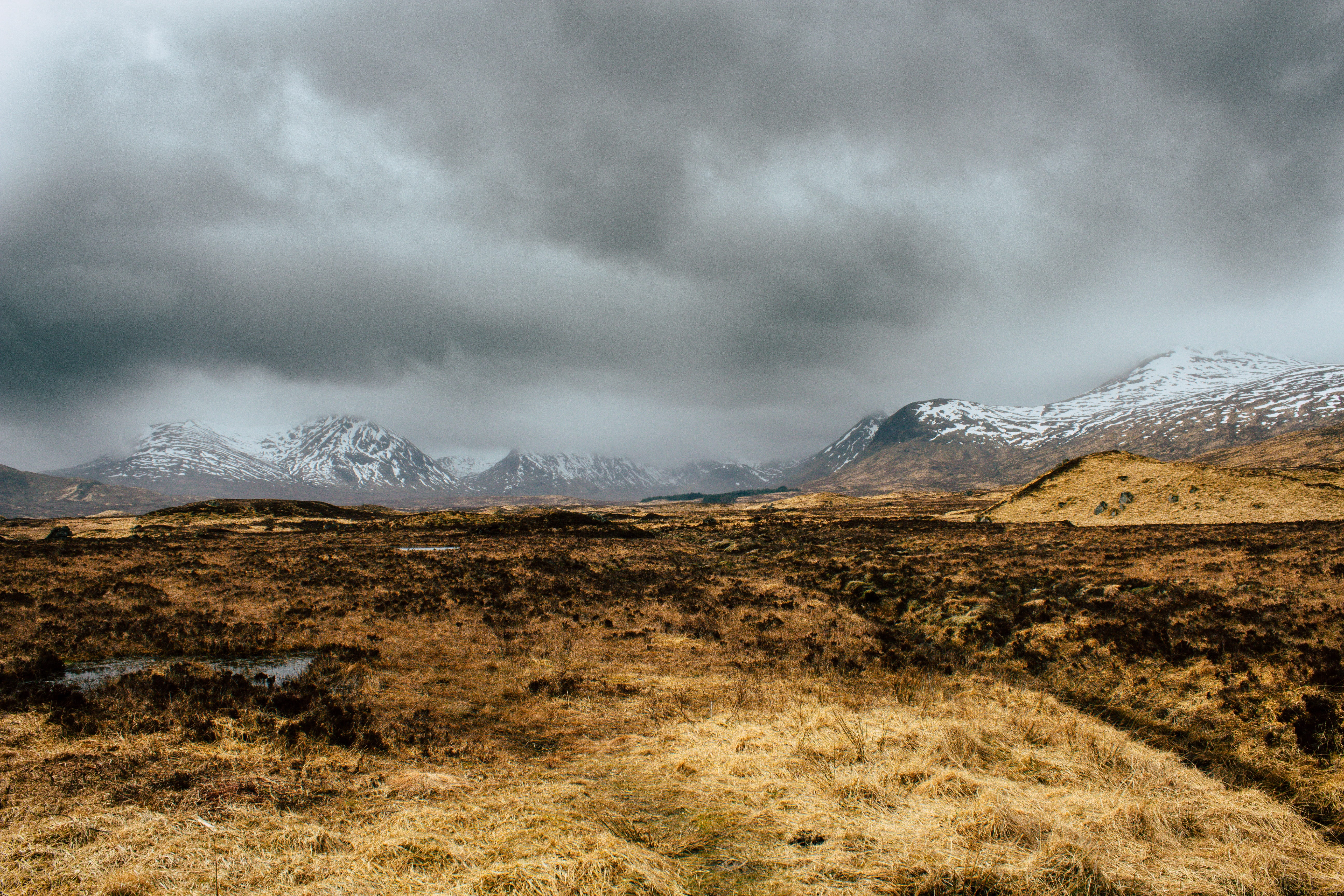 battle field, sea, stirling bridge, rock, gloomy, 5K, england, cold temperature, extreme weather, flat, environment, distant view, old, travel destinations, HD Wallpaper