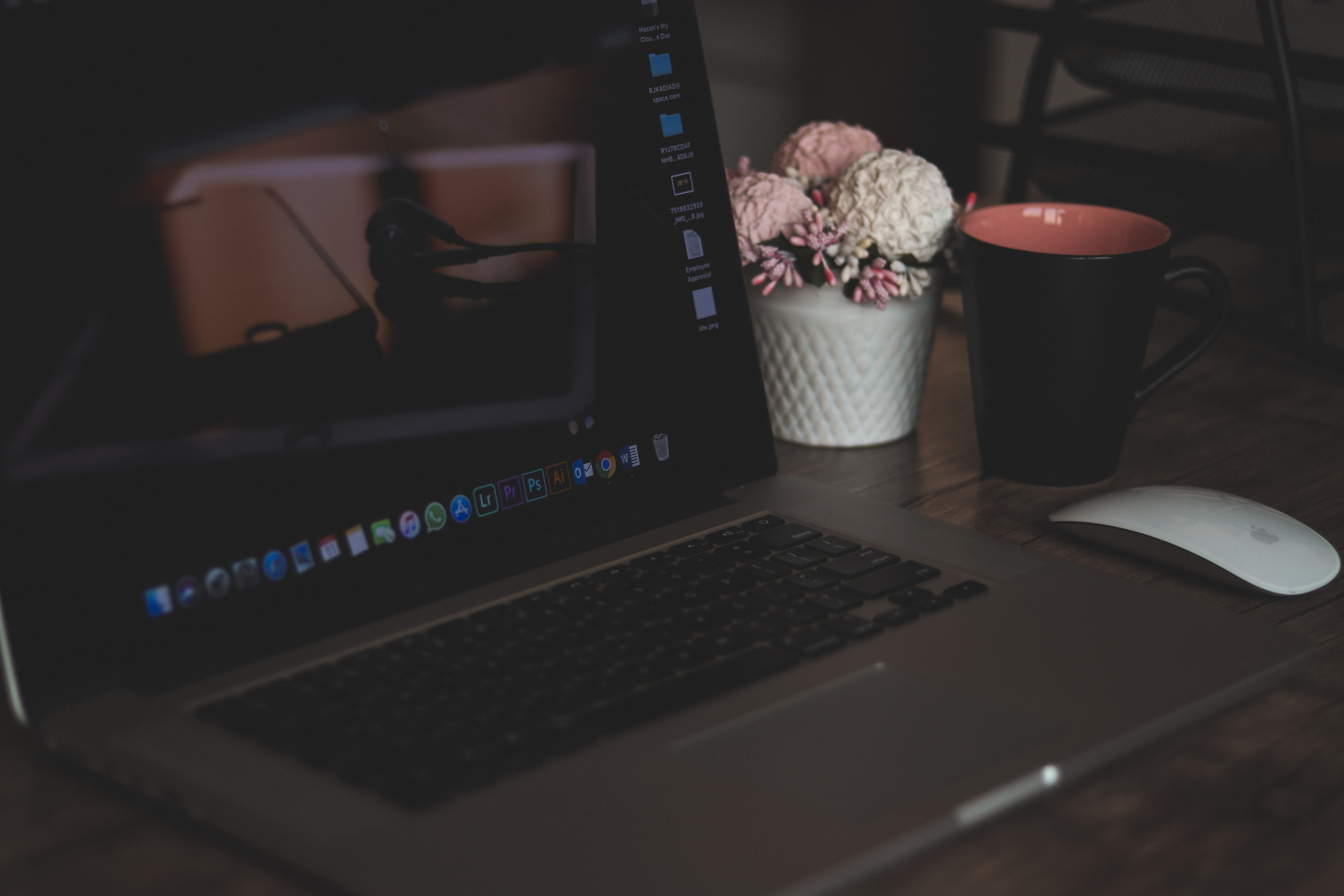 computer monitor, computer equipment, portable information device, artificial flowers, connection, indoors, communication, home interior, still life, coffee cup, HD Wallpaper