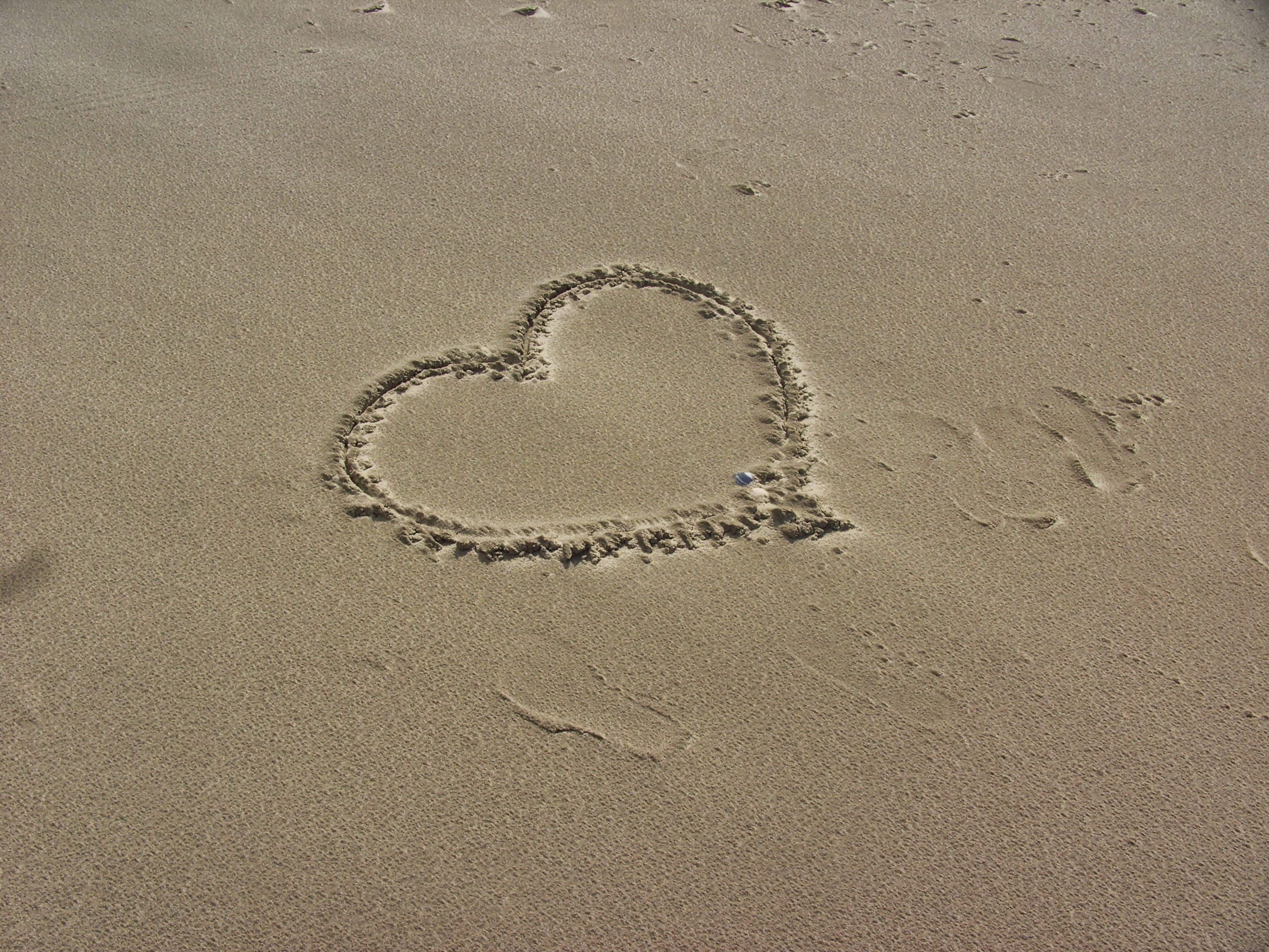 nature, 2K, tranquility, nordfriesland, sand beach, water, drawing - art product, love, vacations, creativity, land, footprint, positive emotion, heart shape, HD Wallpaper