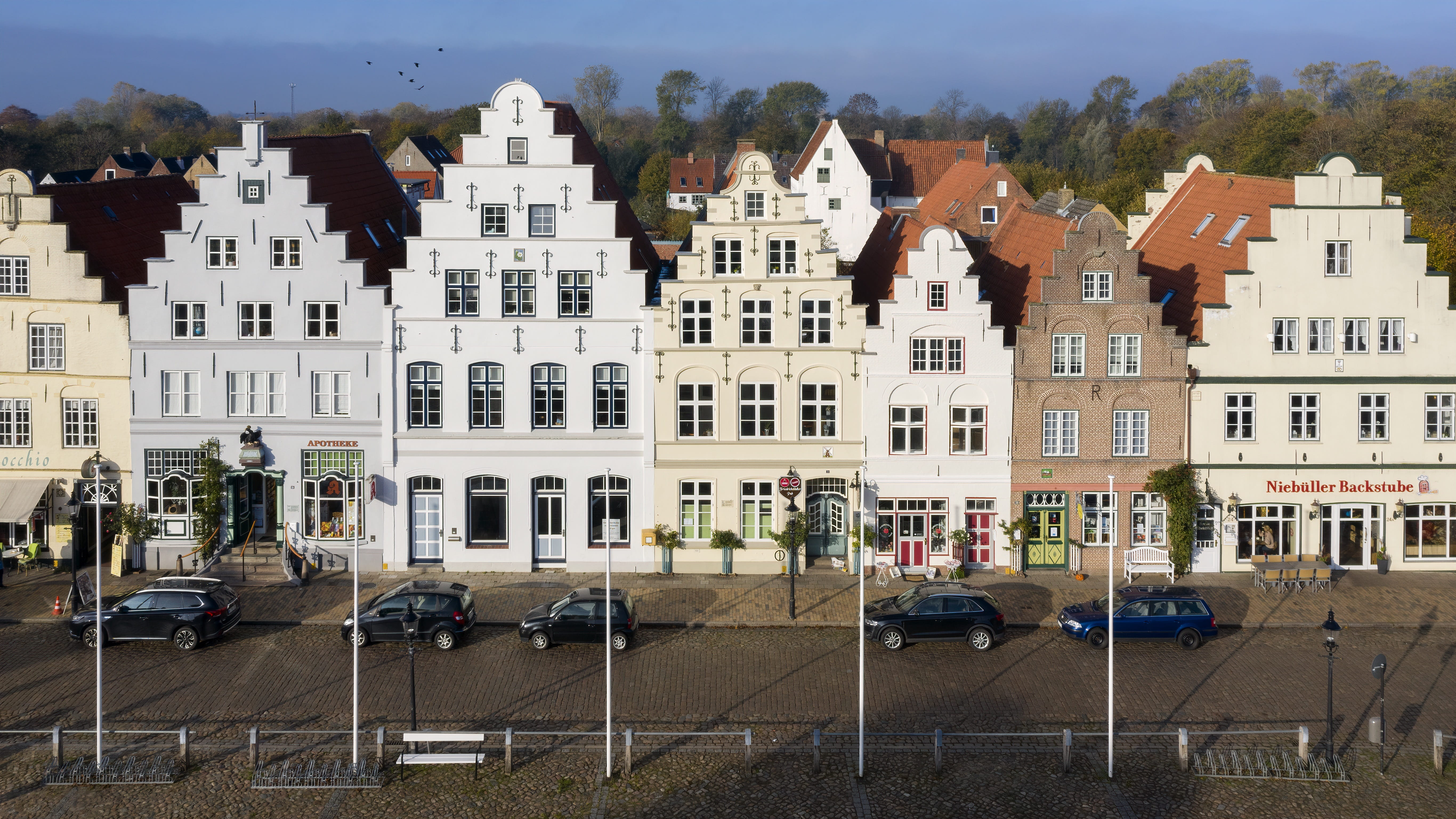 house, tourism, staircase, building exterior, friedrichstadt, street, building, transportation, land vehicle, apartment, tree, motor vehicle, housing development, HD Wallpaper