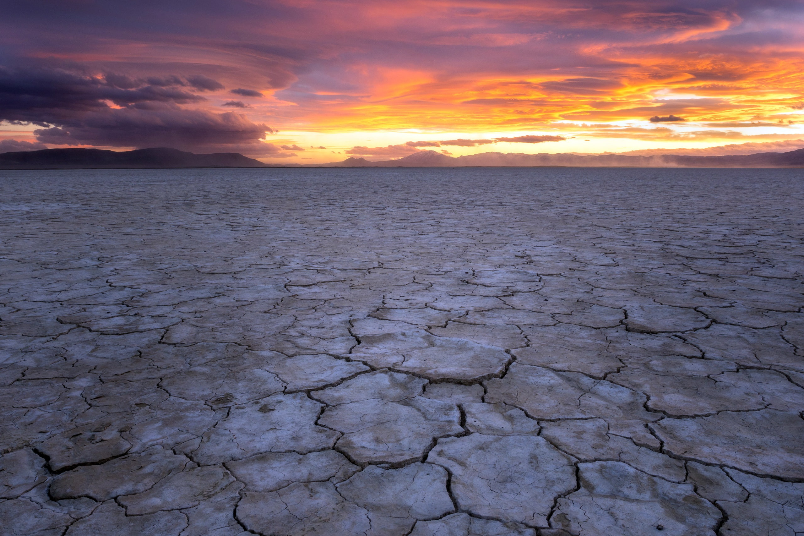 cracked, land, outdoors, tranquil scene, tranquility, landscape, sunset, dramatic sky, beauty in nature, drought, nature, arid climate, horizon, sky, 2K, HD Wallpaper