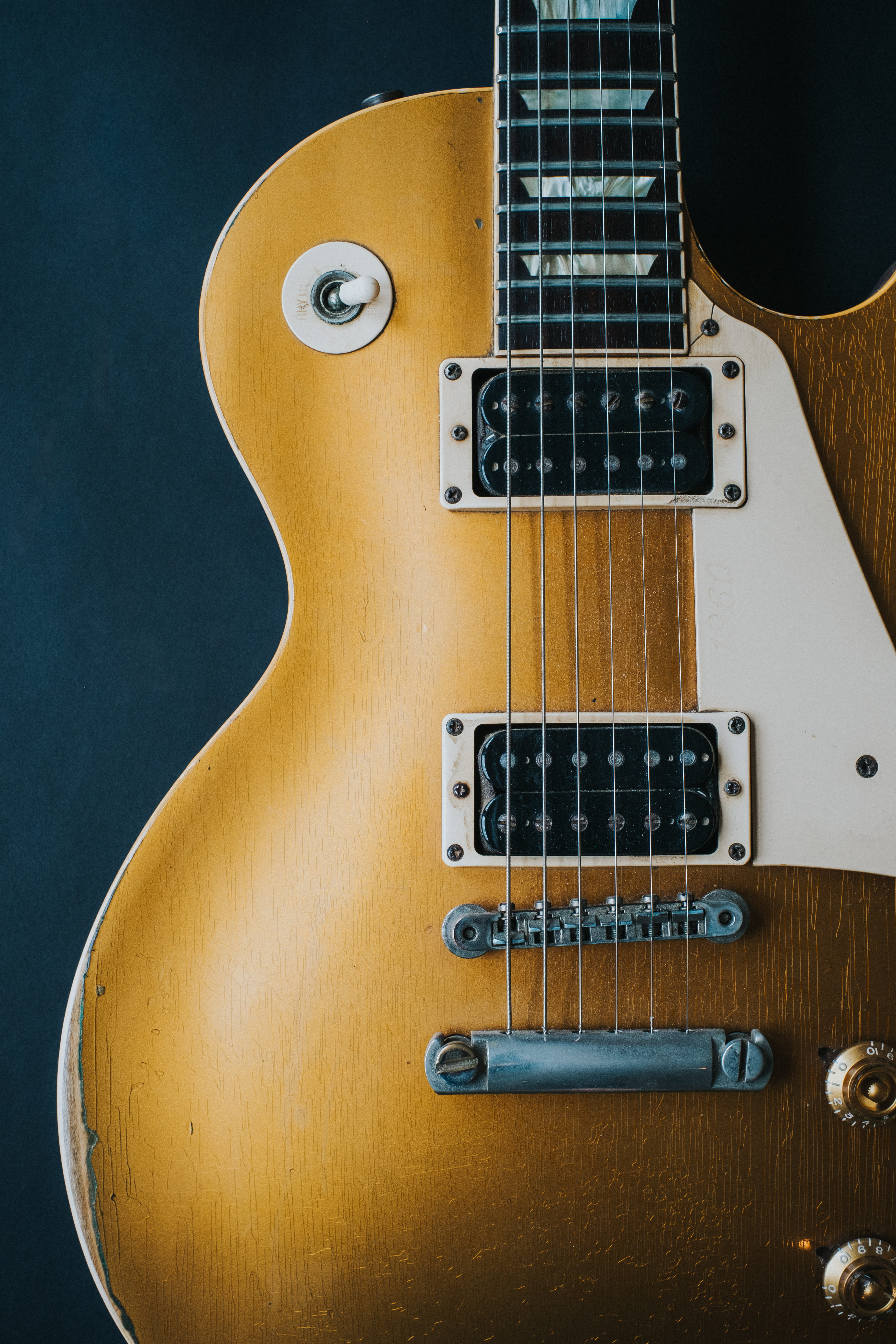 woodwind instrument, no people, technology, electric guitar, musical instrument string, product, musical equipment, acoustic guitar, electronic, gold, 4K, Phone HD Wallpaper