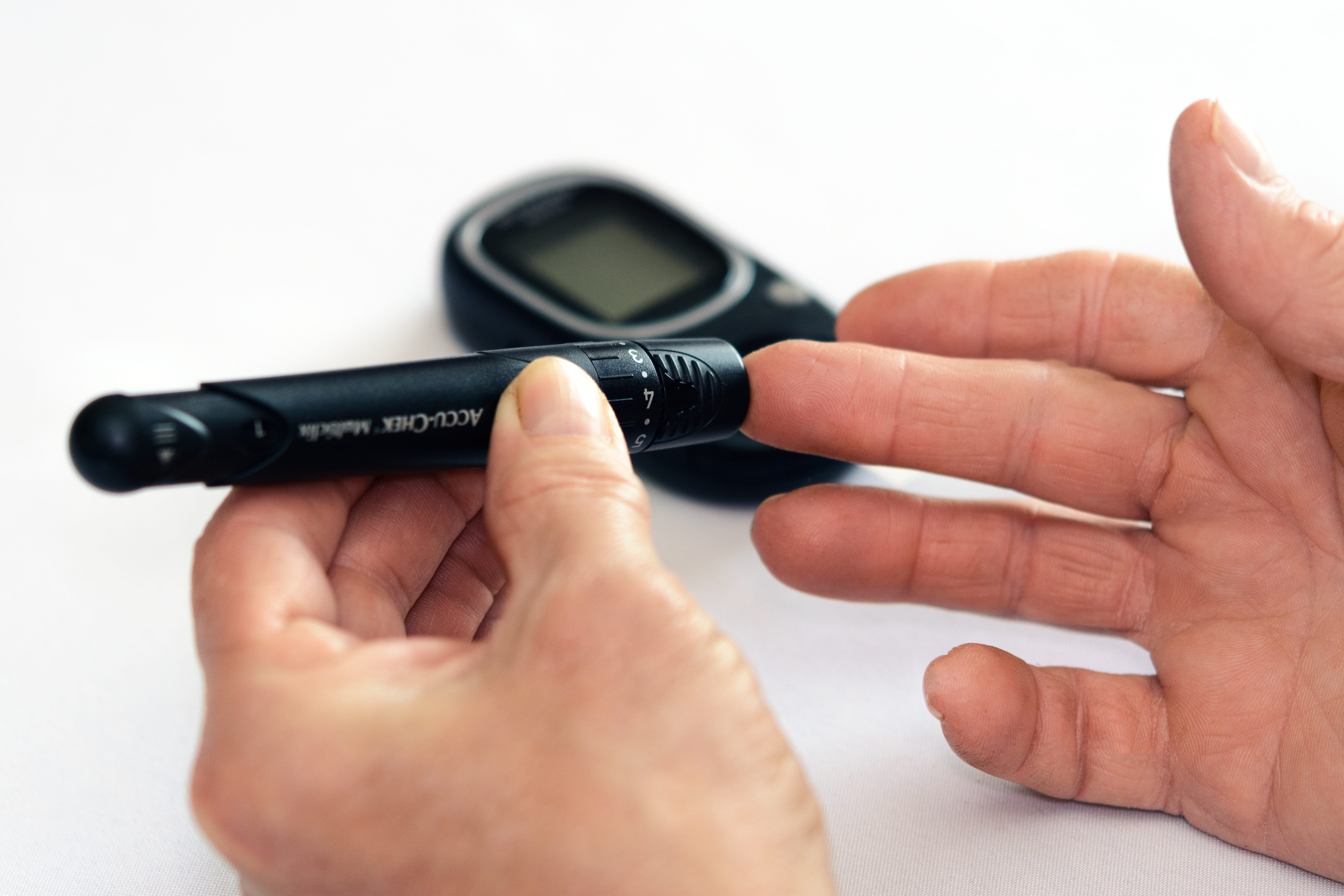 tester, ailments, holding, medical test, the test, closeup, indoors, 5K, prescription, the doctor, the level of sugar in the blood, medical, sugar, blood, HD Wallpaper