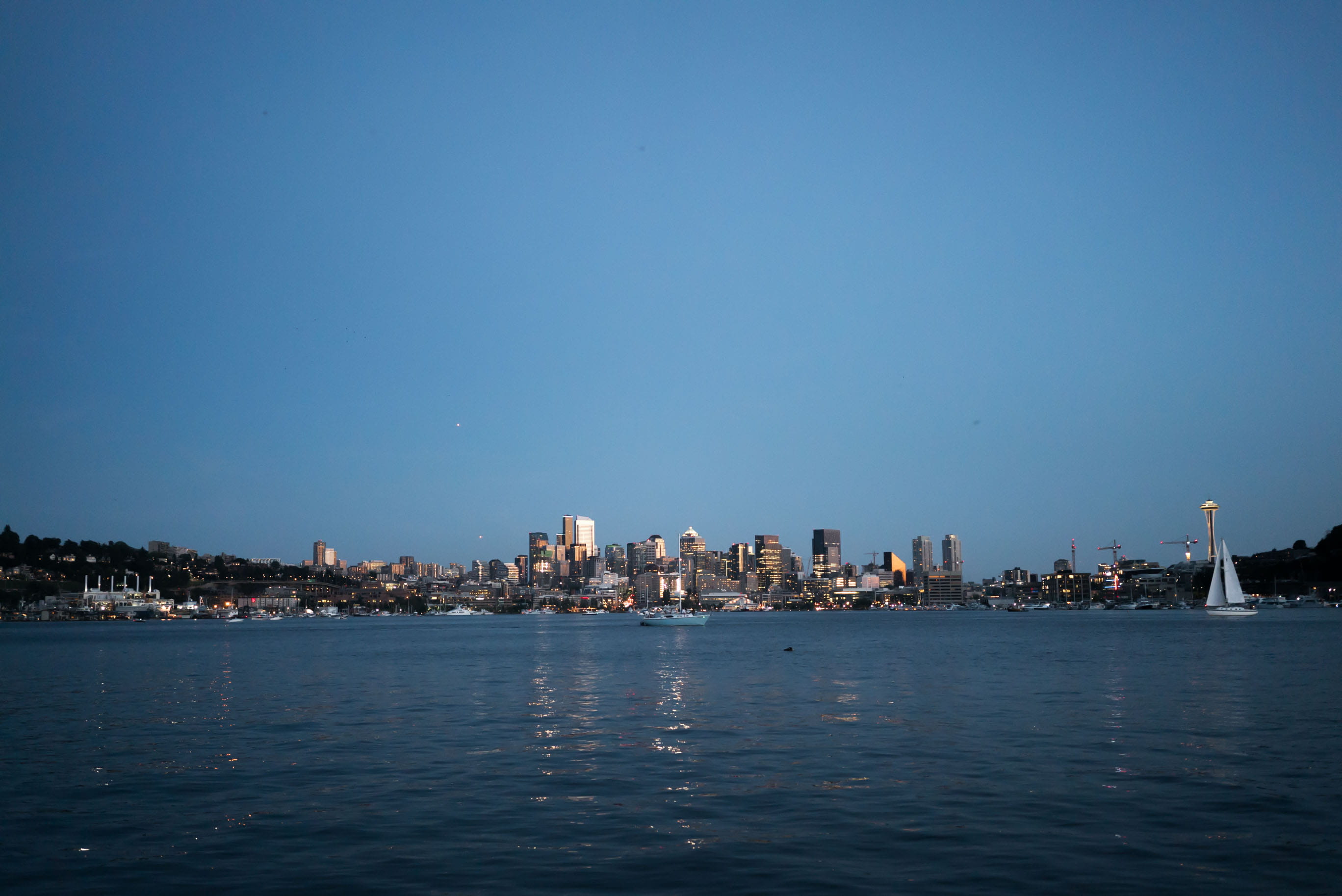 waterfront, bay, united states, office building exterior, blue, built structure, skyscraper, dusk, nature, urban skyline, 2K, skyline, seattle, cityscape, HD Wallpaper