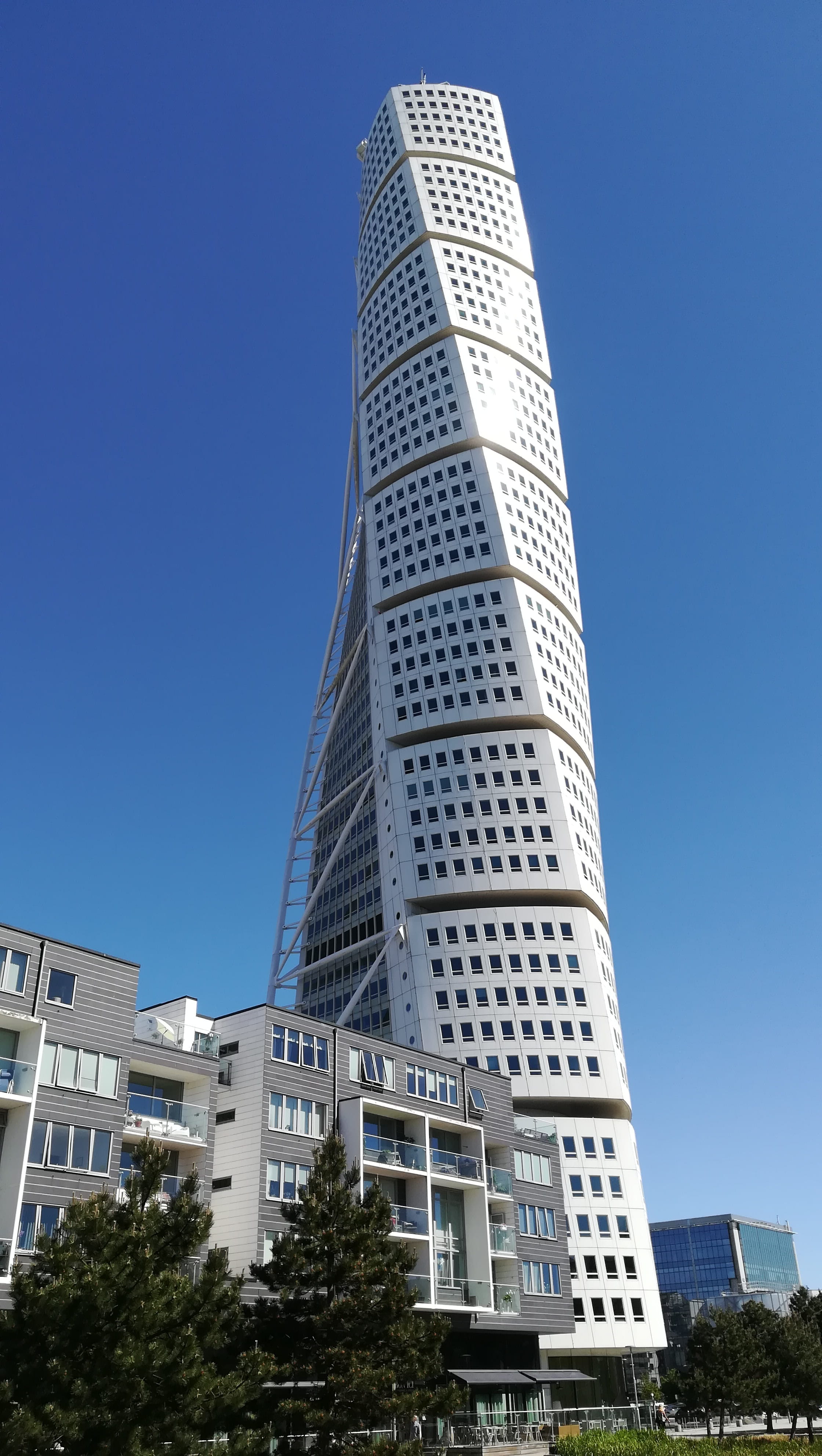 apartment, financial district, turning torso, office building exterior, office, blue, tall - high, nature, 4K, city, clear sky, outdoors, modern, building exterior, Phone HD Wallpaper