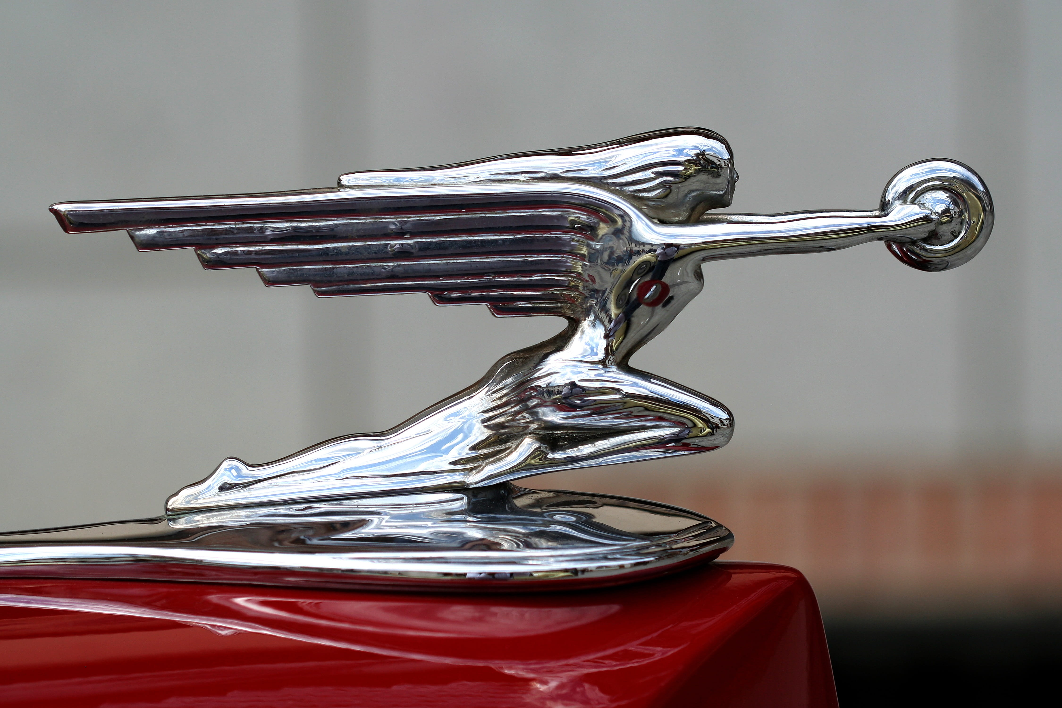 old, motion, 4K, Hood Ornament, table, front, silver - metal, style, close-up, transport, elegance, metal, design, silver colored, day, Car, retro, reflection, HD Wallpaper