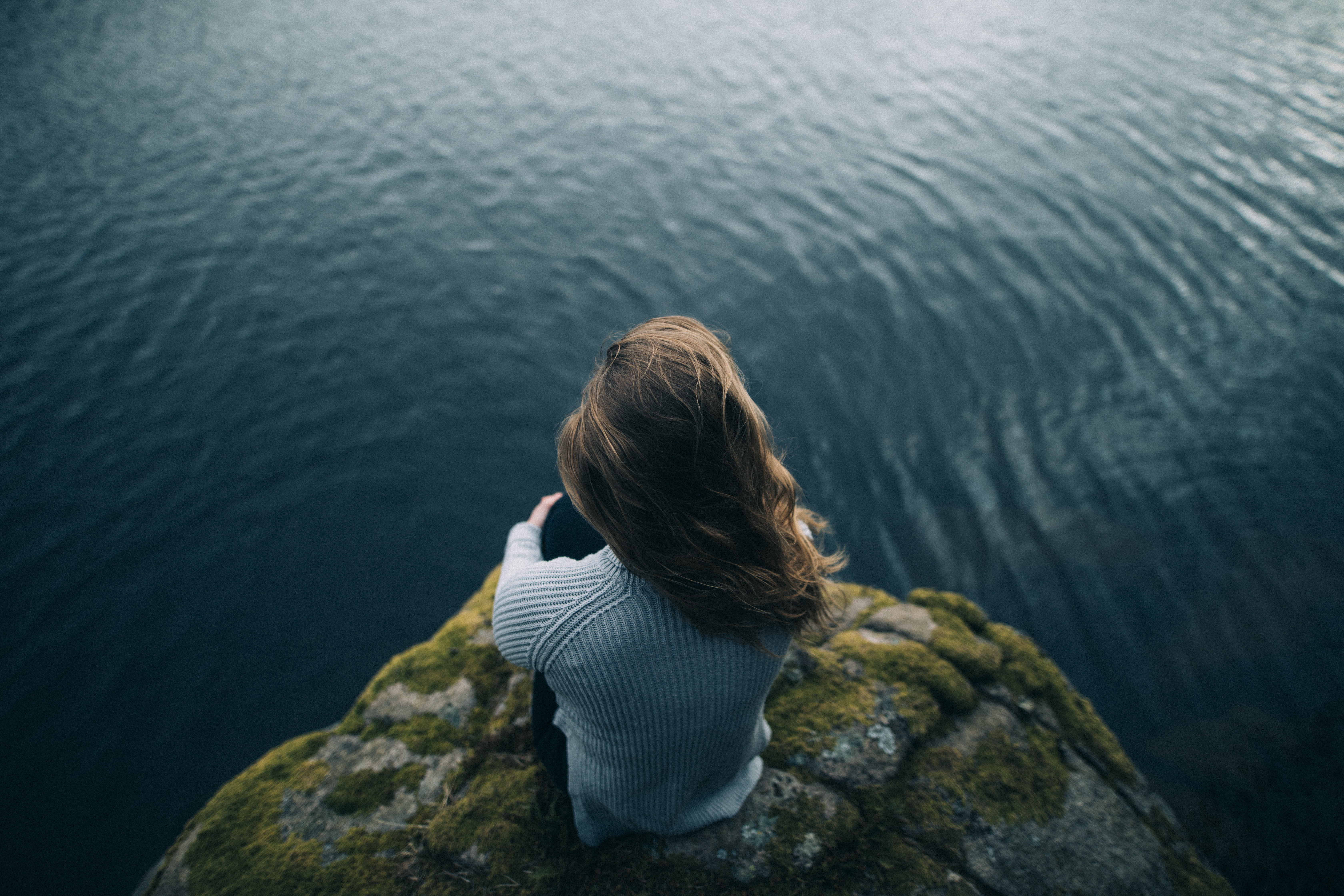 5K, women, loneliness, rocks, sea, closeup, brunette, HD Wallpaper