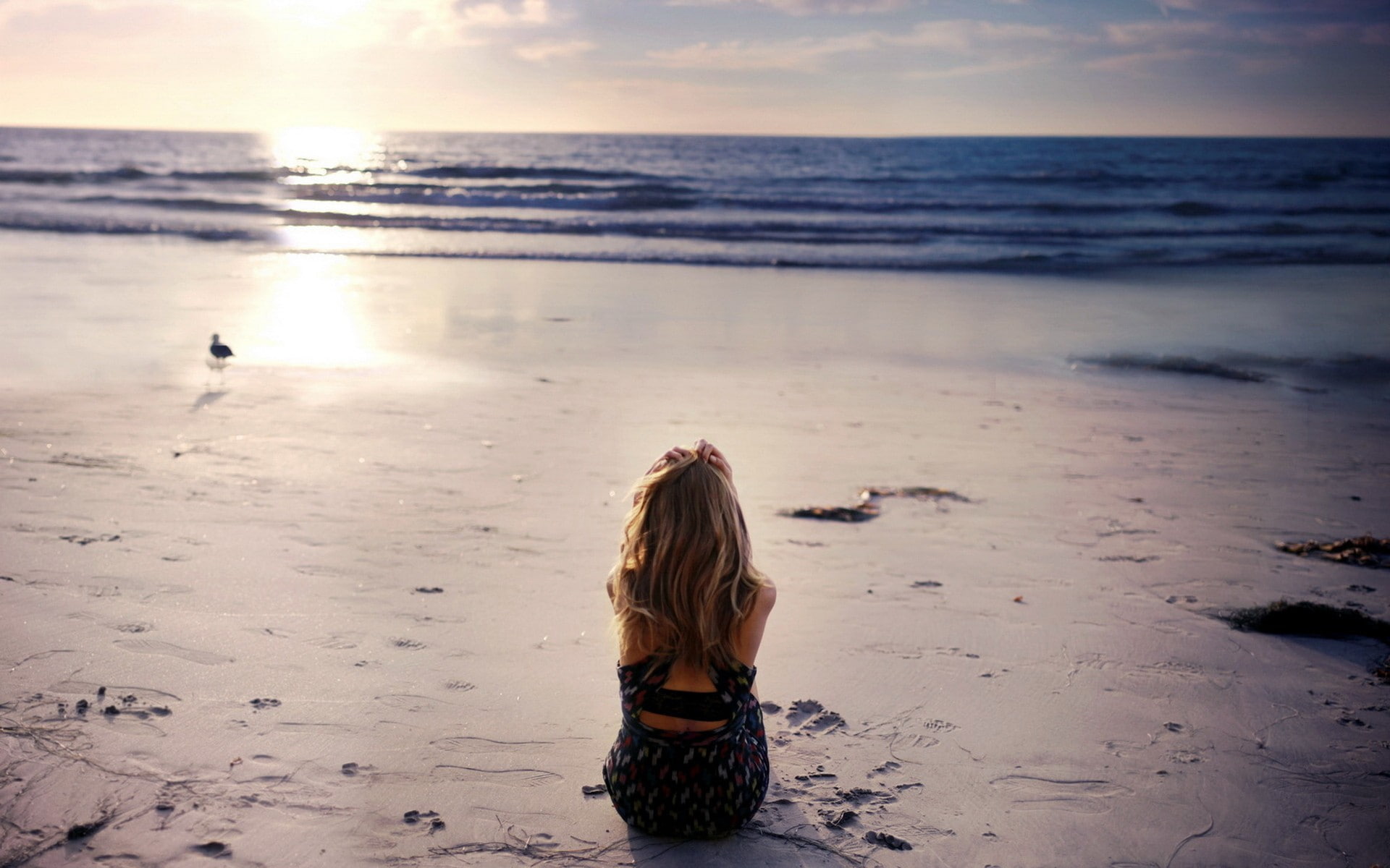 1080P, loneliness, sitting, women on beach, women, blonde, sea, HD Wallpaper