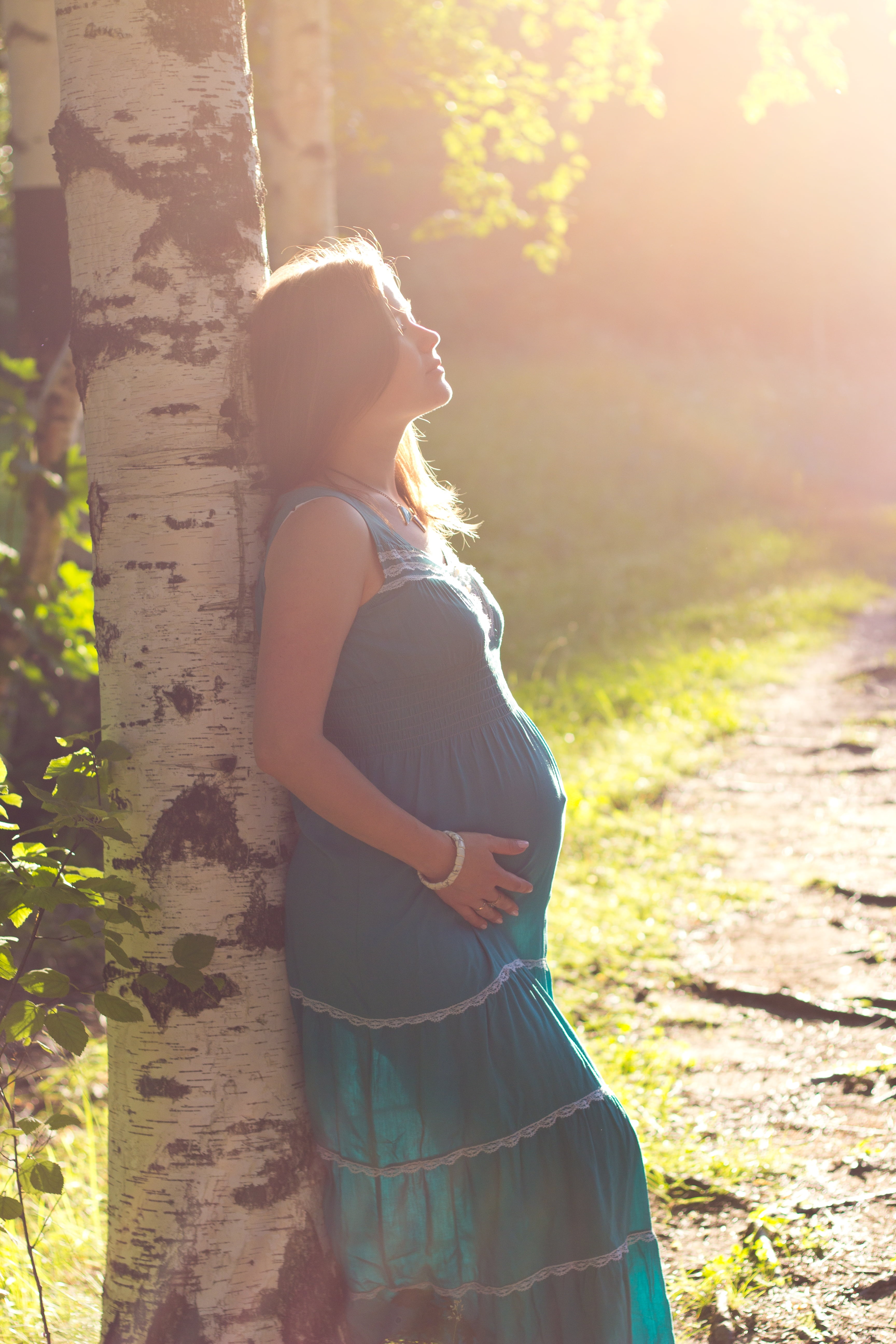 real people, day, lens flare, caucasian Ethnicity, joy, casual clothing, girl, beautiful, dress, human fertility, happiness, anticipation, females, mom, Phone HD Wallpaper