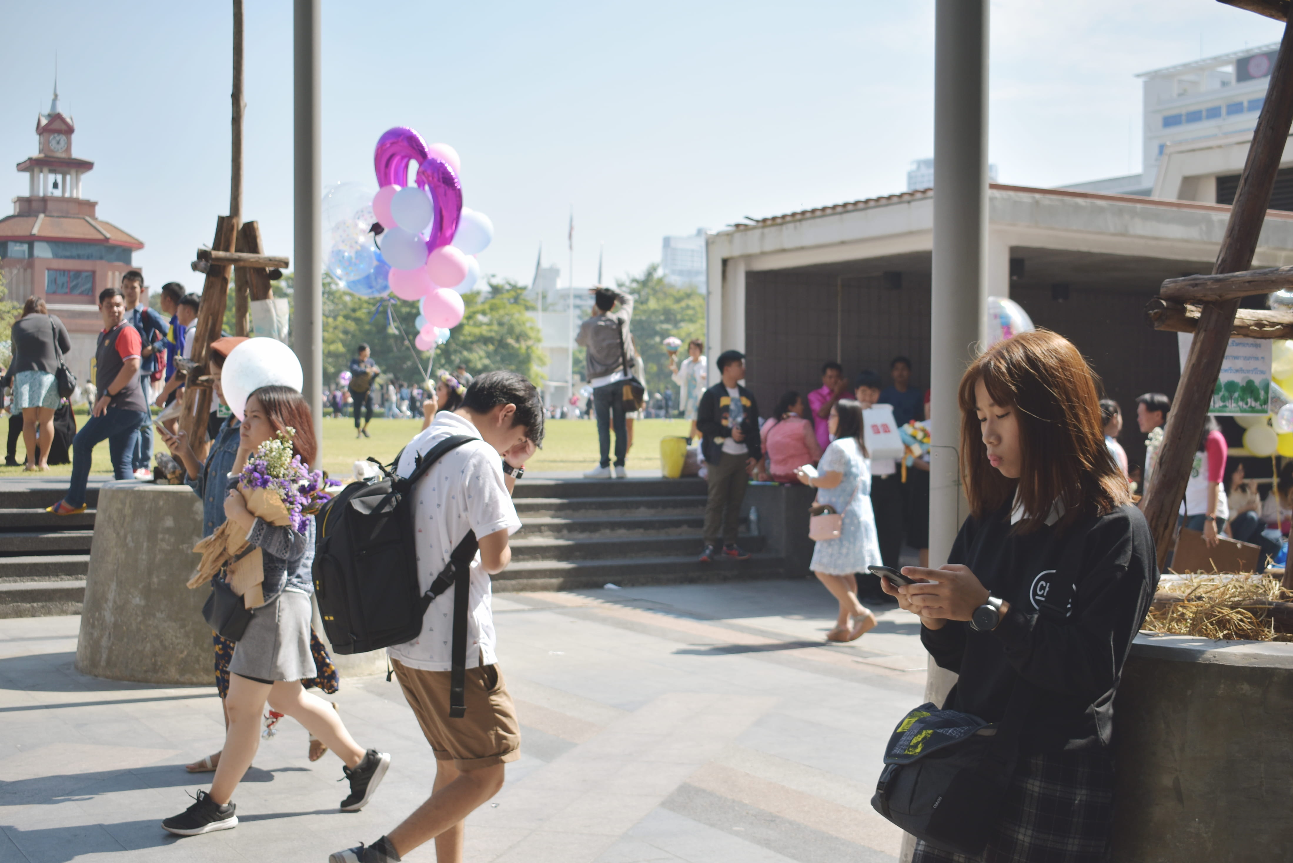 graduate, celebrate, building exterior, bangkok, collegian, real people, celebration, balloon, silpakorn university (wang tha phra campus), graduation, HD Wallpaper