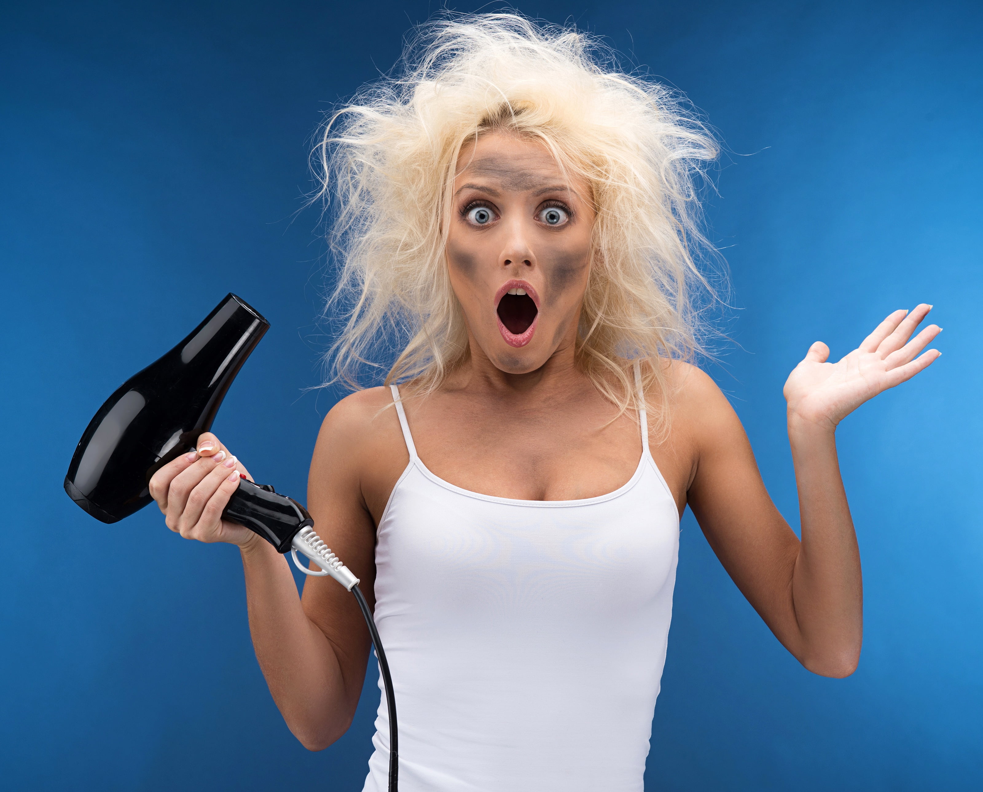face, look, blonde, amazement, humor, keeps, Mike, blue, makeup, grimy, shaggy, Hairdryer, emotions, 2K, white, the situation, facial expressions, girl, HD Wallpaper