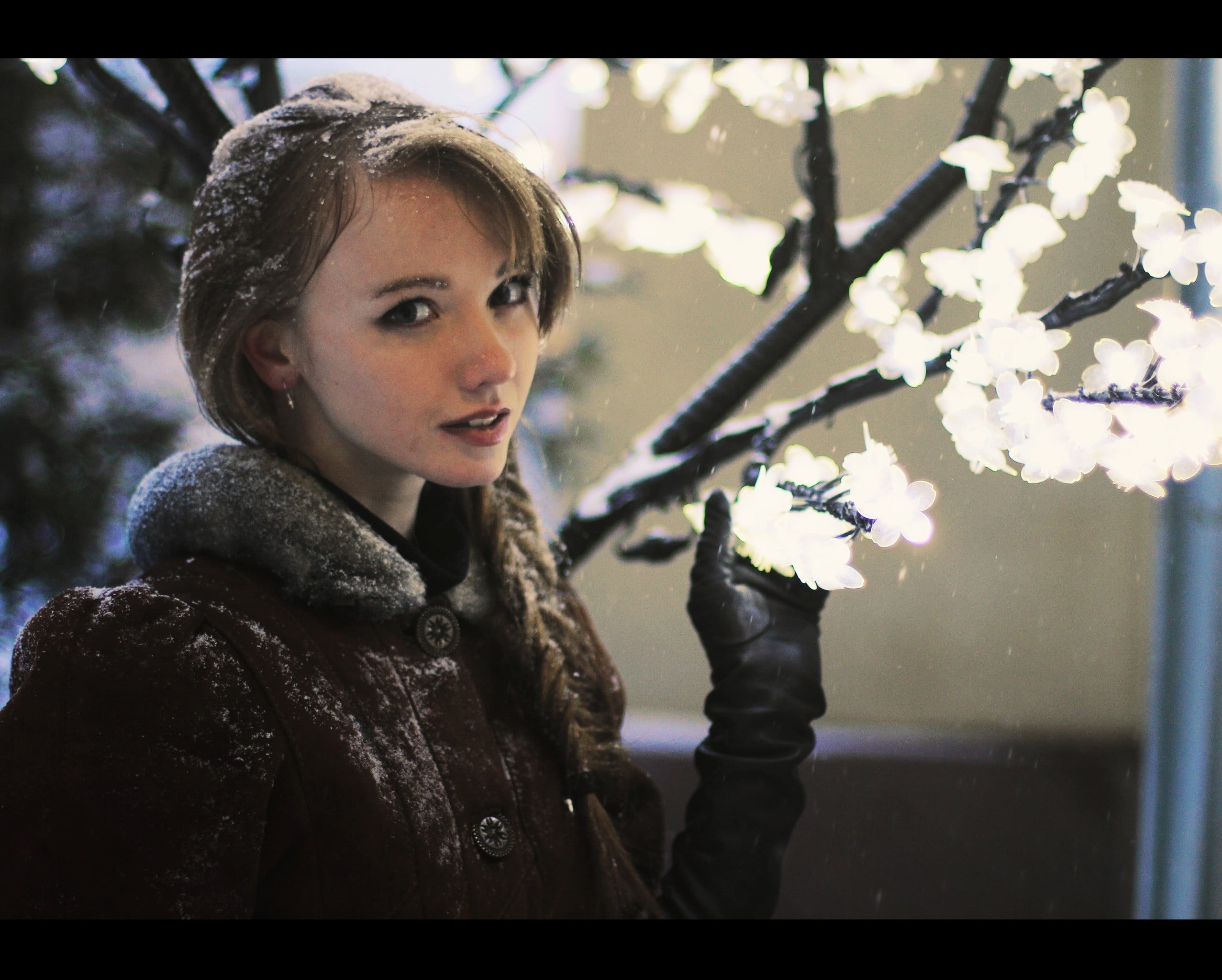 snow, coats, hairstyle, winter, lifestyles, one person, redhead, portrait, model, brown coat, transfer print, tree, warm clothing, photo, 1080P, auto post production filter, HD Wallpaper