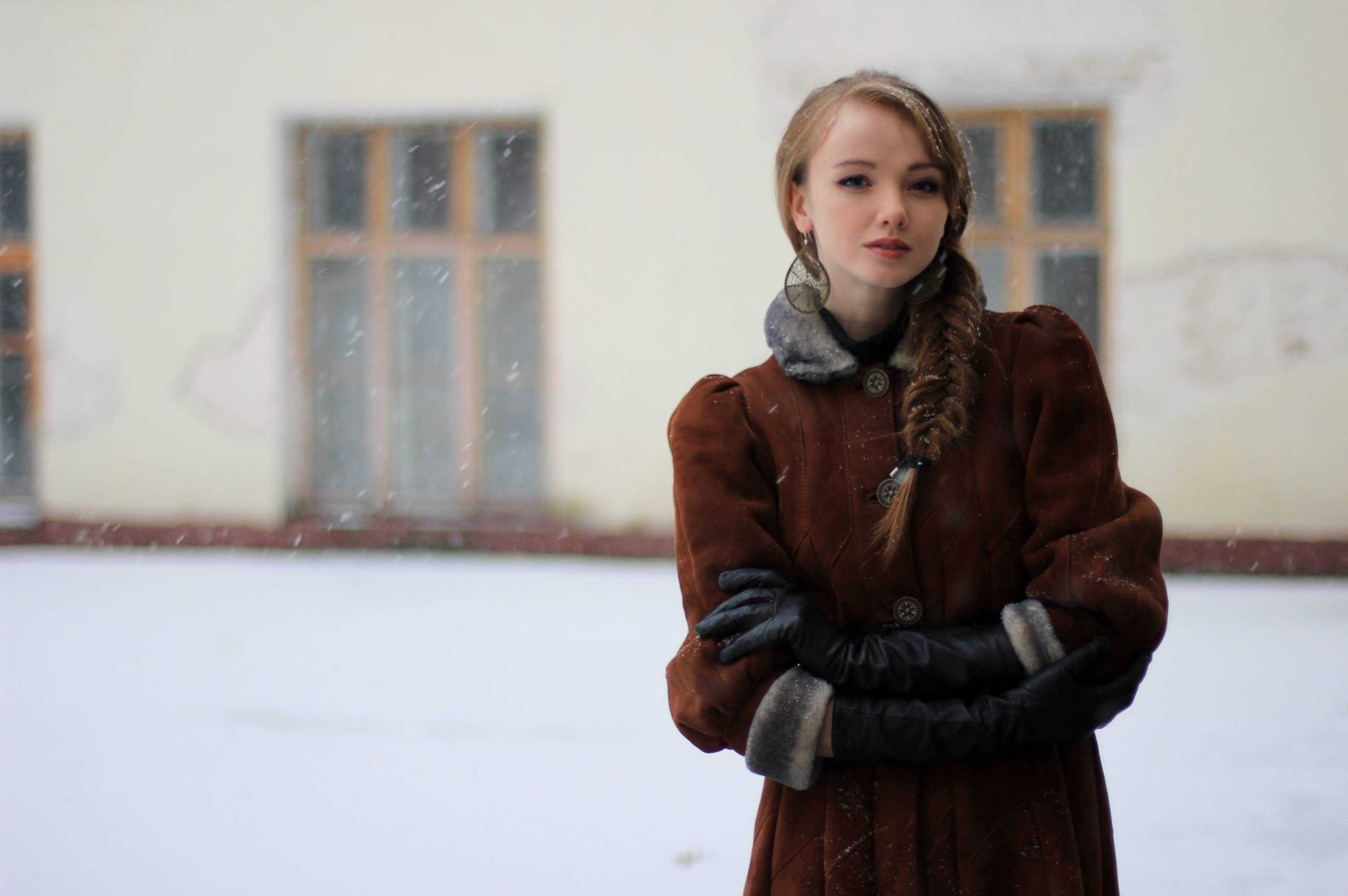 women, scarf, standing, snow, beauty, one person, model, warm clothing, beautiful woman, young women, day, clothing, looking at camera, contemplation, waist up, HD Wallpaper