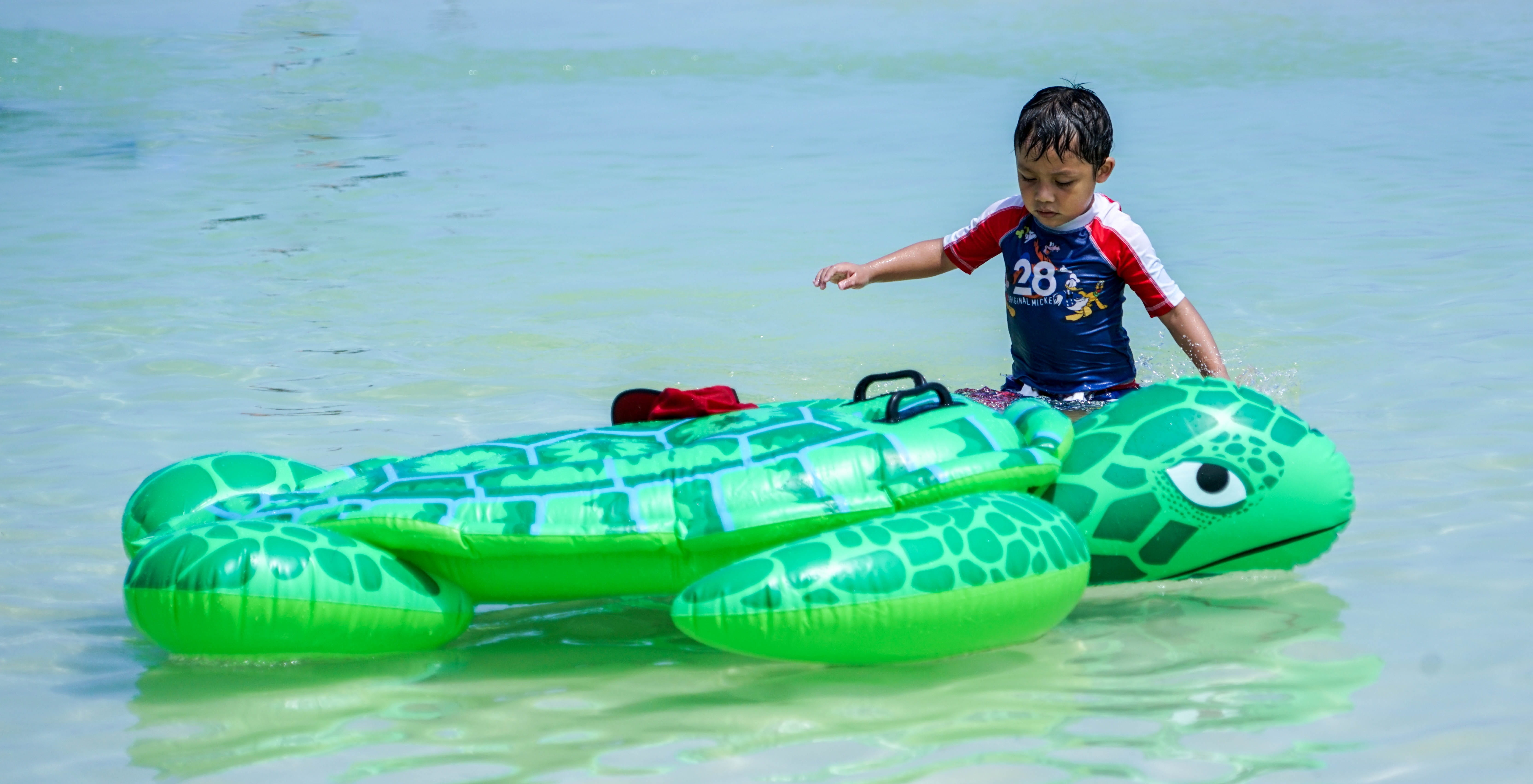 vacation, waterfront, boys, girls, 5K, innocence, Water, outdoor, toy, playing, leisure Activity, outdoors, inflatable, Sea, crocodile, kid, lifestyles, HD Wallpaper