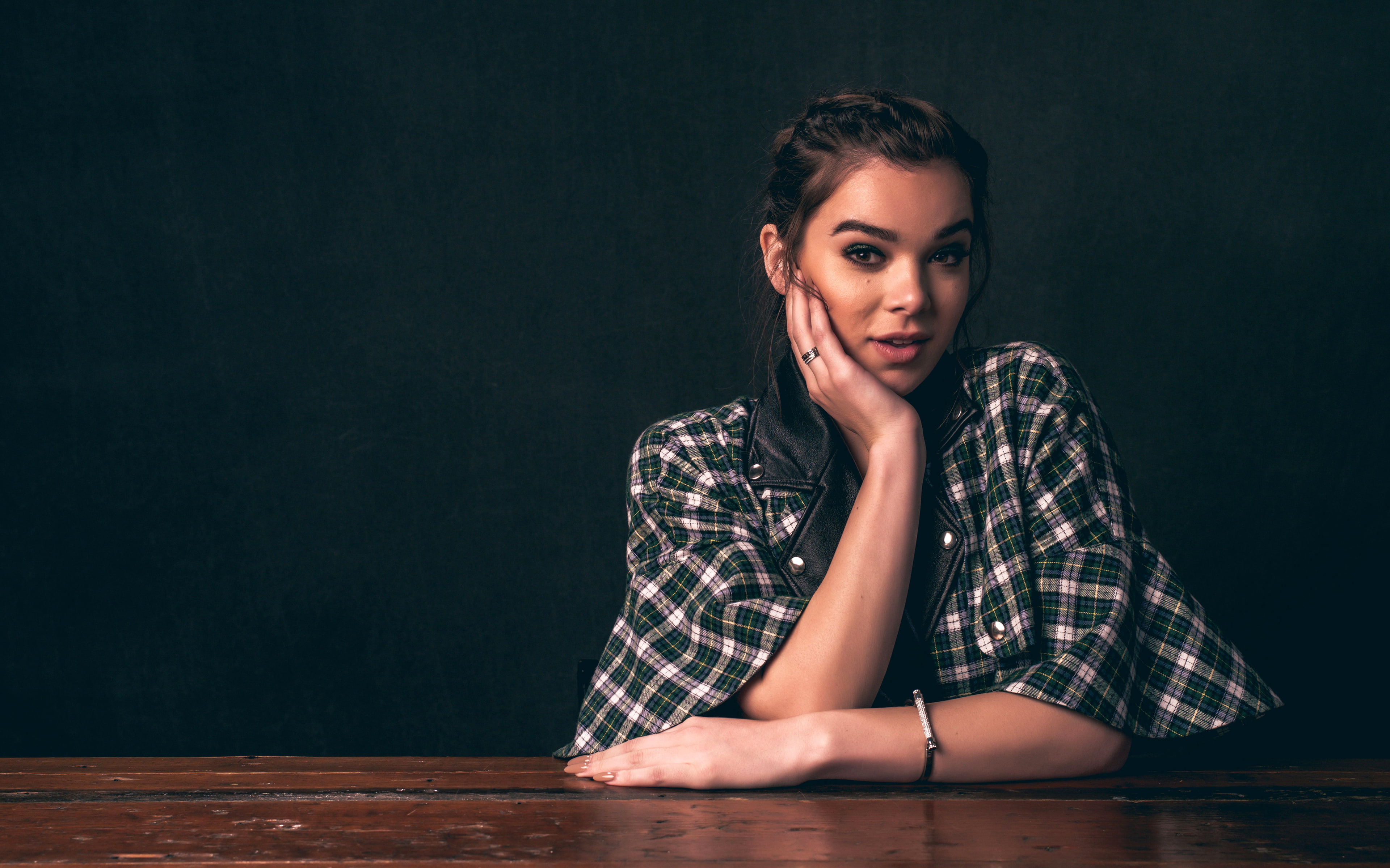 beauty, indoors, fashion, 4K, young adult, hairstyle, portrait, teenager, young women, k, women, adult, Hailee, hair, Steinfeld, studio shot, smiling, HD Wallpaper