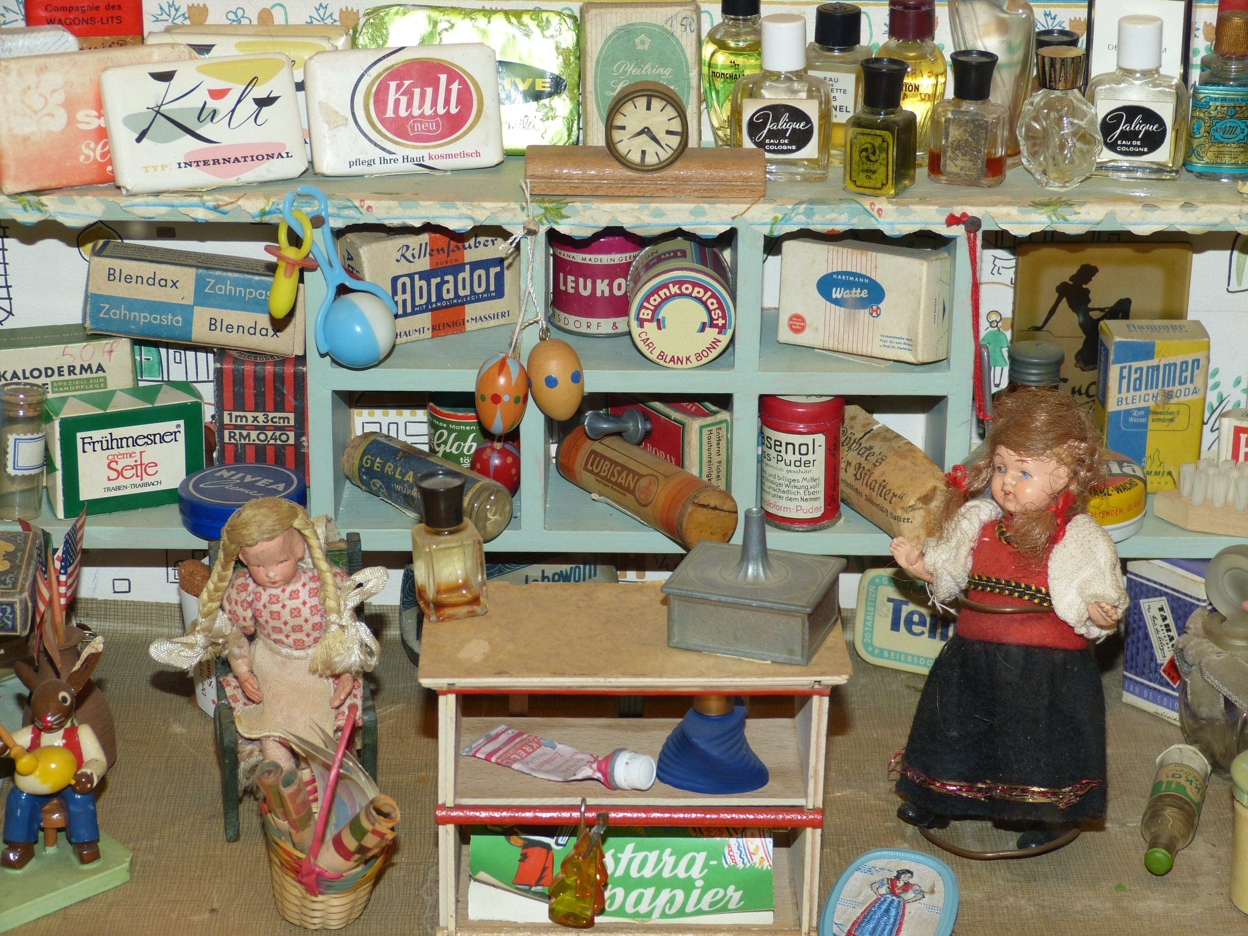 sell, play, shopping, doll, retail, toy, art and craft, male likeness, representation, female likeness, old toys, toys, real people, puppet theatre, collection, HD Wallpaper