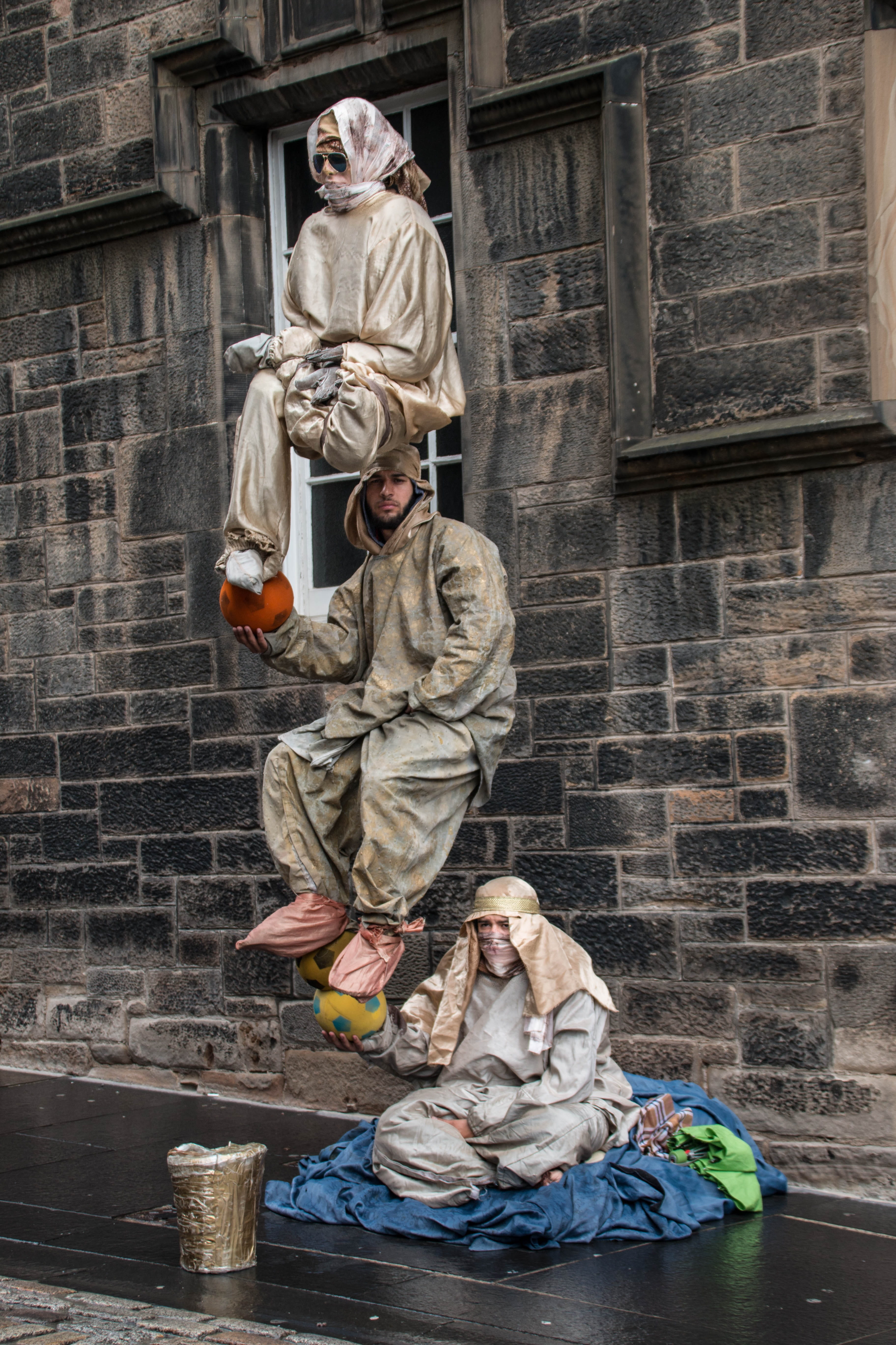 edinburgh, 5K, day, representation, built structure, brick, wall, people, sitting, sculpture, statue, full length, human representation, entertainers, Phone HD Wallpaper