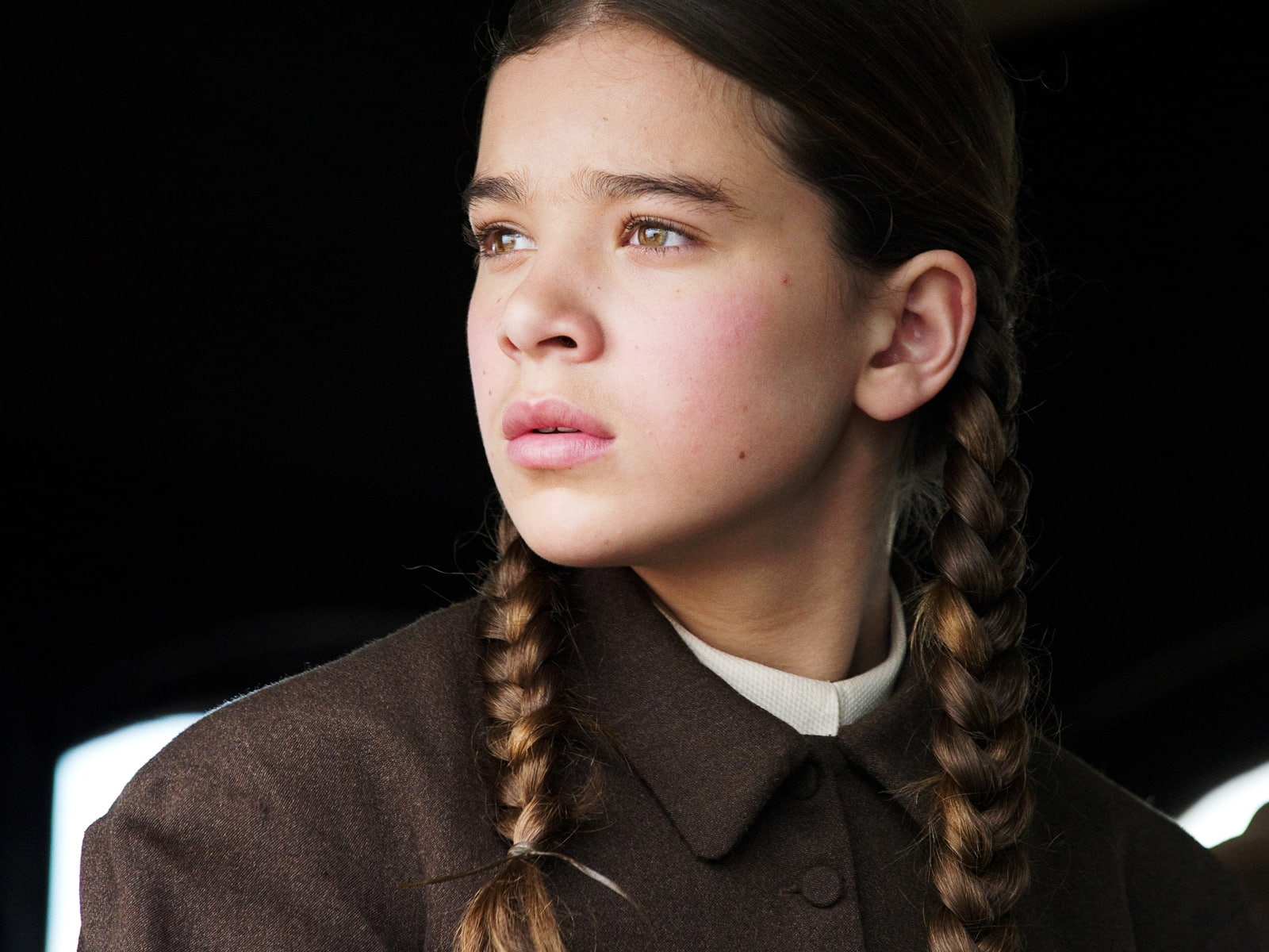 button, steinfeld, hd, girl, celebrities, brown, shirt, grit, 720P, s, true, hailee, collared, HD Wallpaper