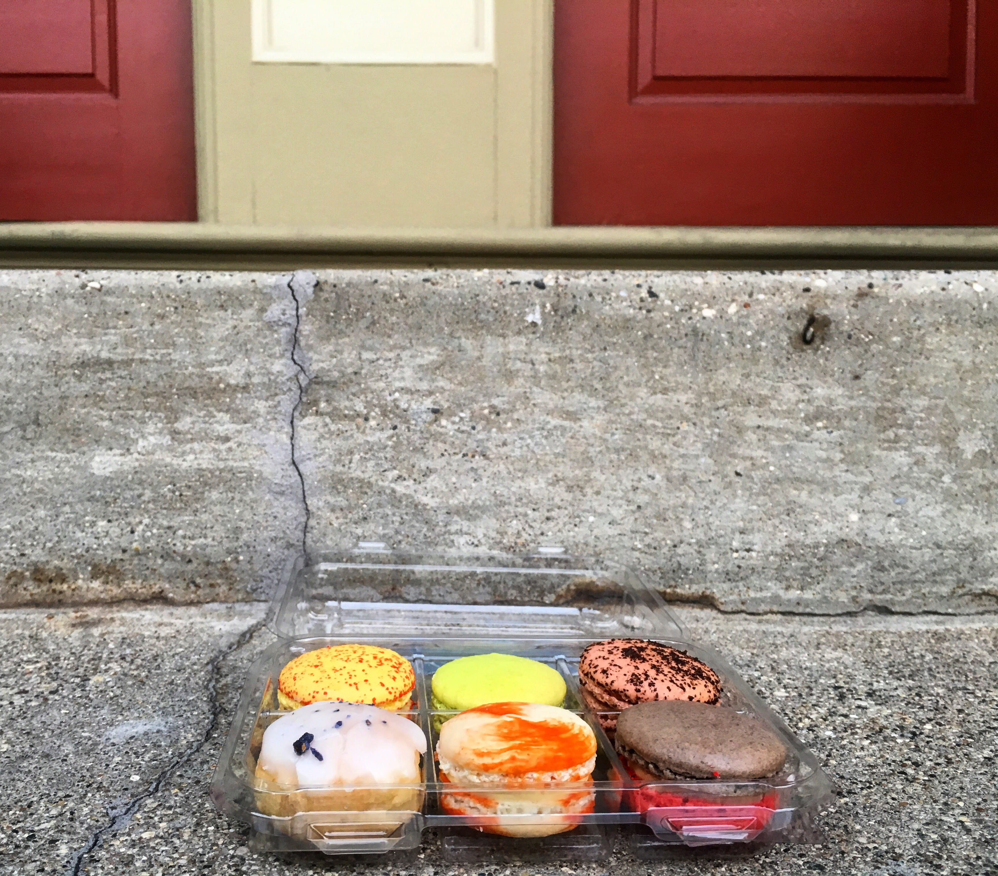 crack, sweet, 2K, close-up, urban, hipster, temptation, wellbeing, french, egg, freshness, grit, unhealthy eating, built structure, doorway, bakery, multi colored, HD Wallpaper