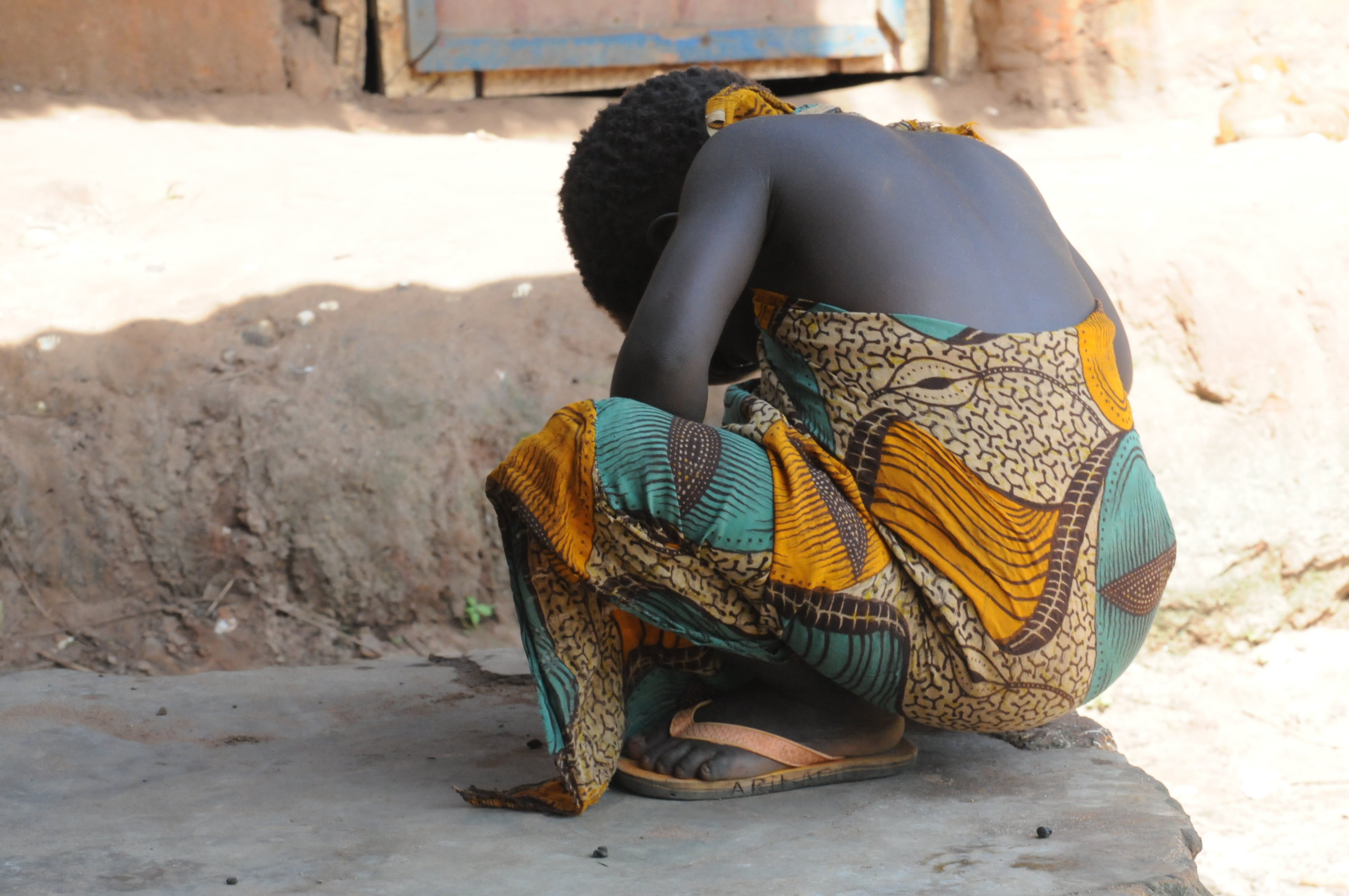 lifestyles, guinea, tissue, day, dress, bubaque, sunlight, shame, poverty, nature, hairstyle, bissau, misery, real people, adult, capulana, african, woman, HD Wallpaper