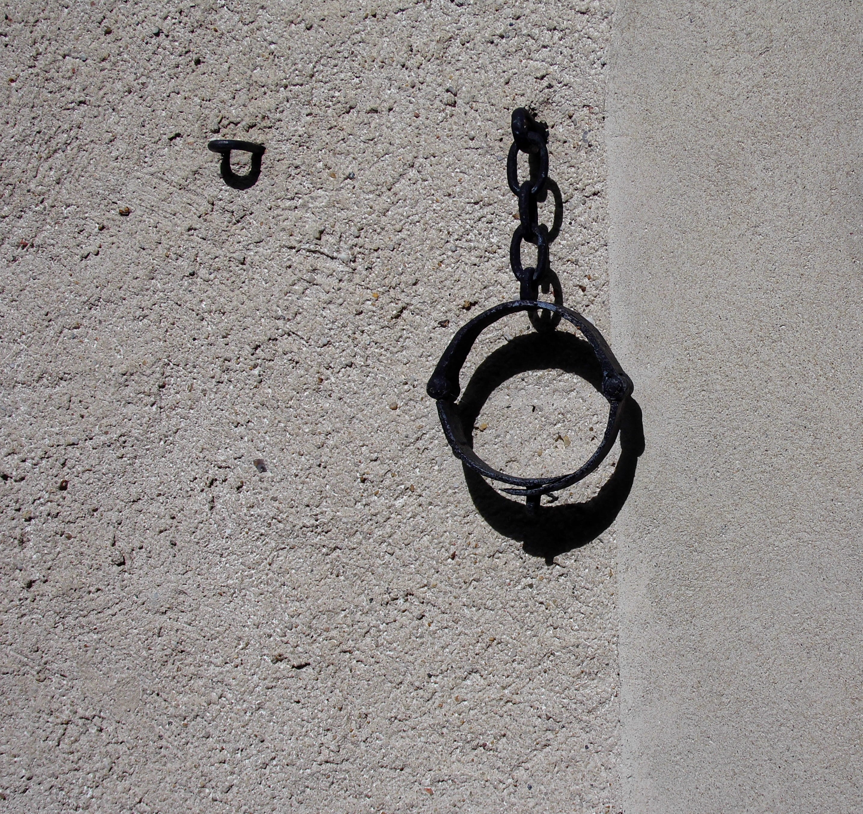 doernthal, ore mountains, textured, hanging, nature, sunlight, belittle, pillory, shame, rough, outdoors, no people, metal, penalty, chain, 2K, old, rusty, HD Wallpaper